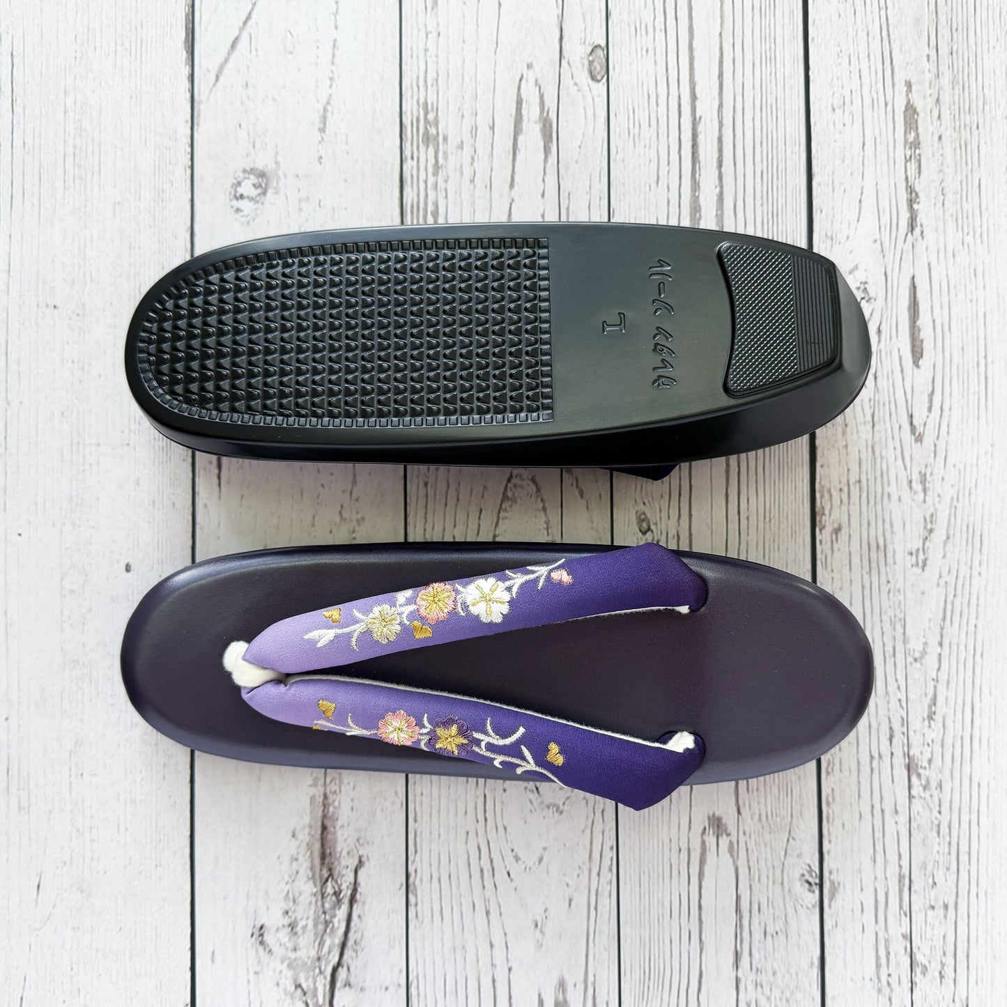Japanese Traditional Women's Zori Sandals – Floral Embroidery Purple