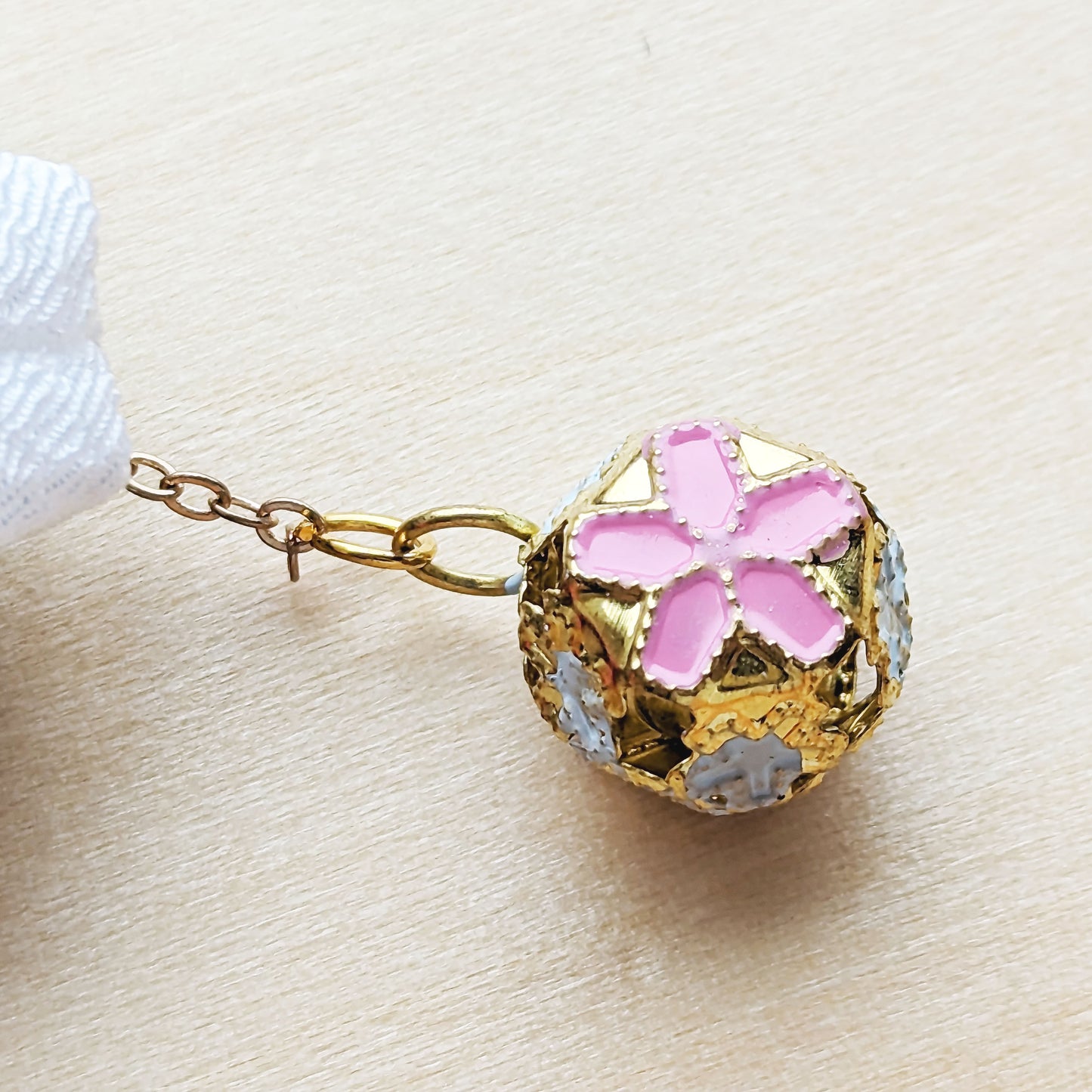 Japanese Sakura Petals Hair Clip - White