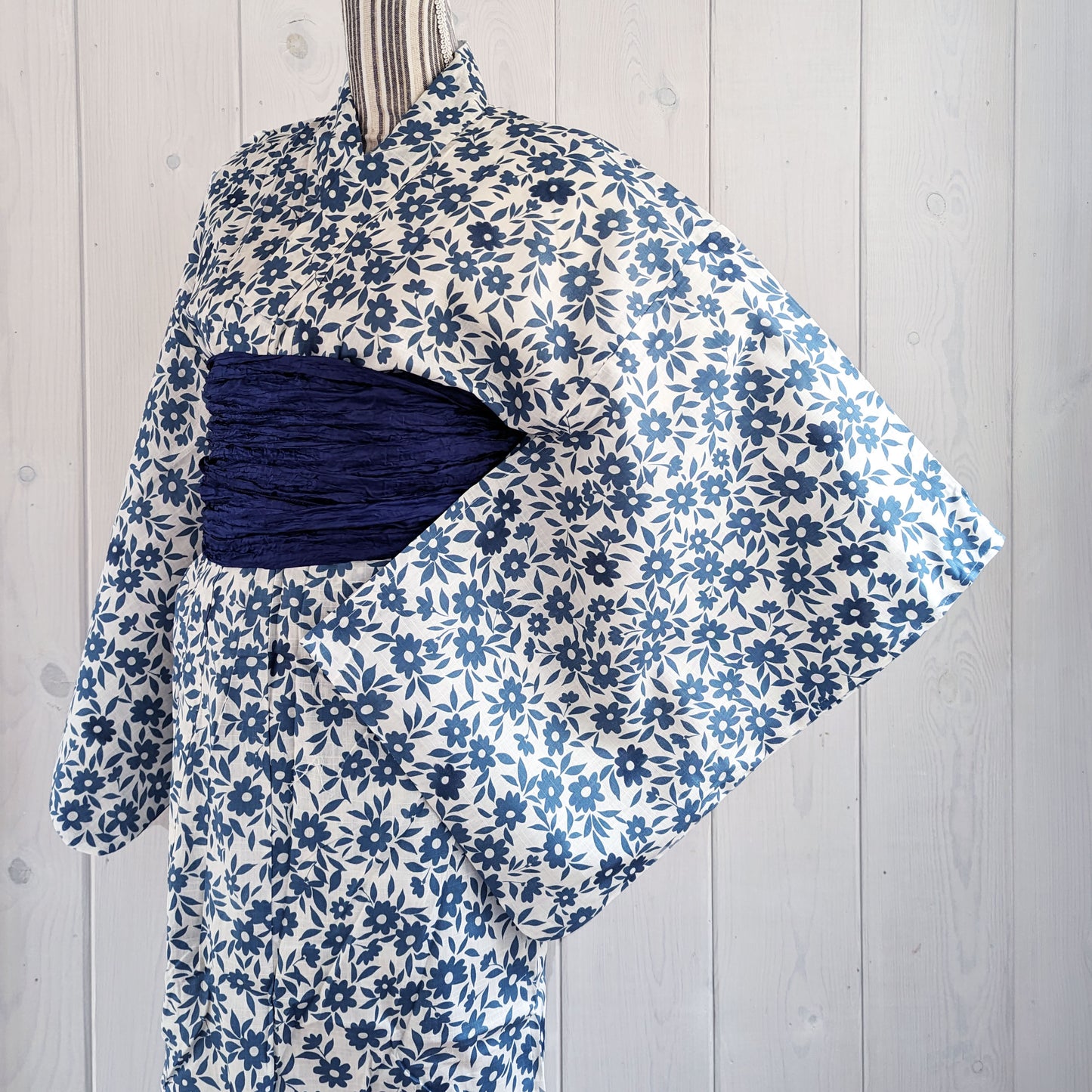 Japanese Traditional Yukata Kimono - Simple Blue Flowers in Off White