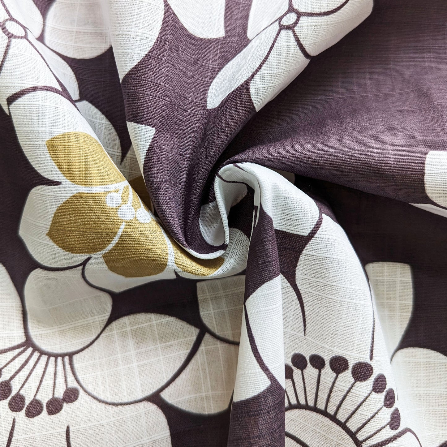 Japanese Yukata Kimono - White Flowers in Brown