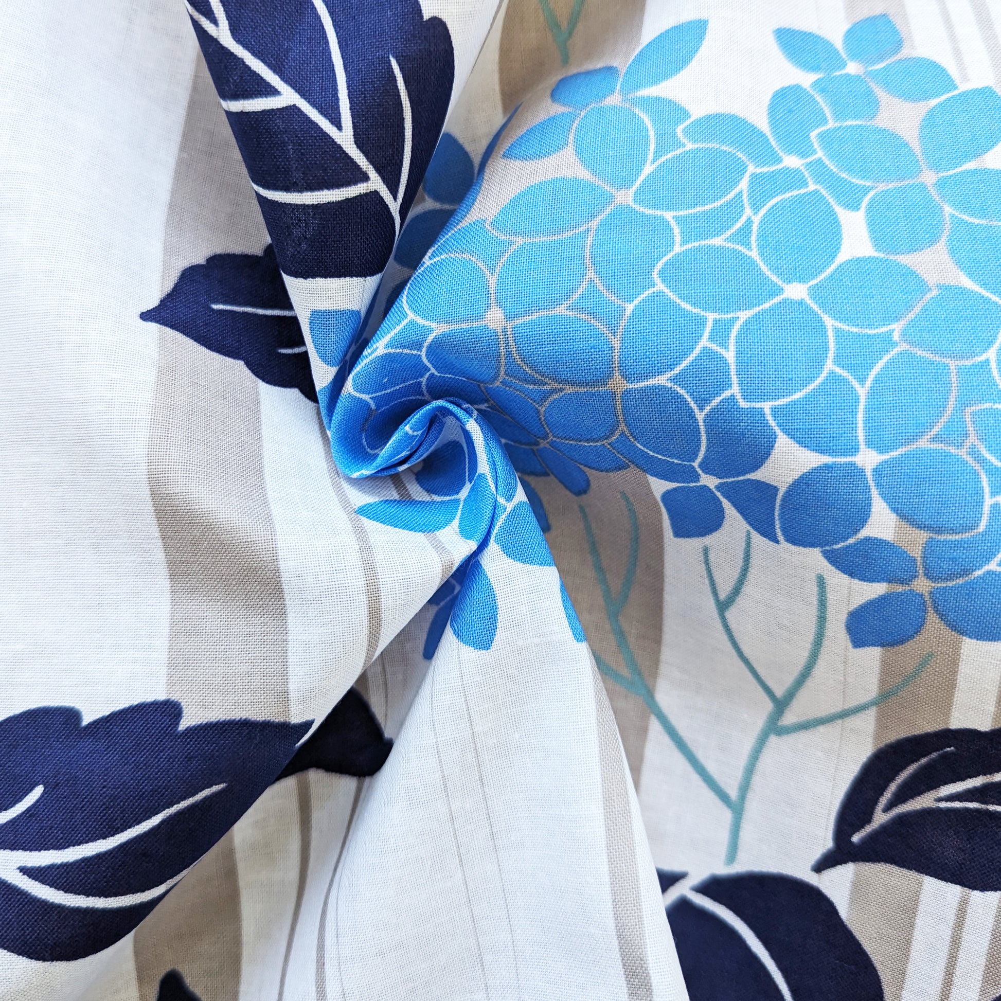 Japanese Yukata Kimono - Blue Hydrangea in White/Beige Stripes