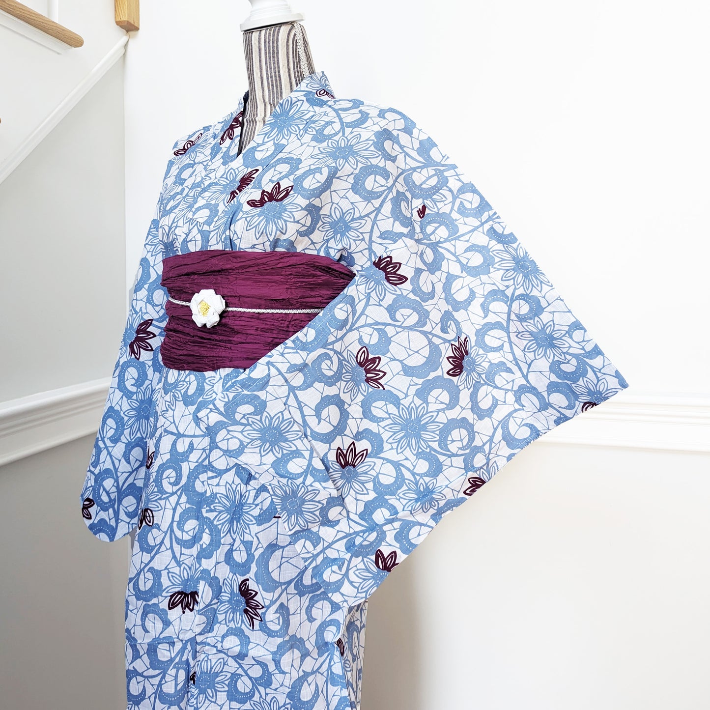Japanese Yukata Kimono - Blue Floral Pattern in White