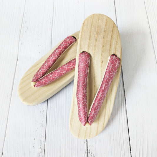 Japanese Women's Geta Sandals - Pink Shippo