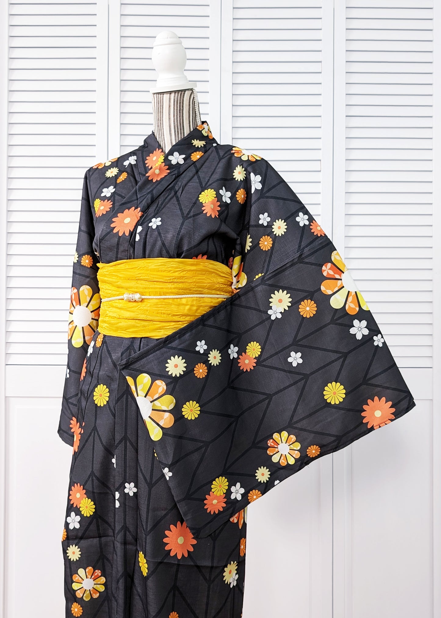 Japanese Yukata Kimono Plus Size - Yellow and Orange Flowers in Patterned Gray