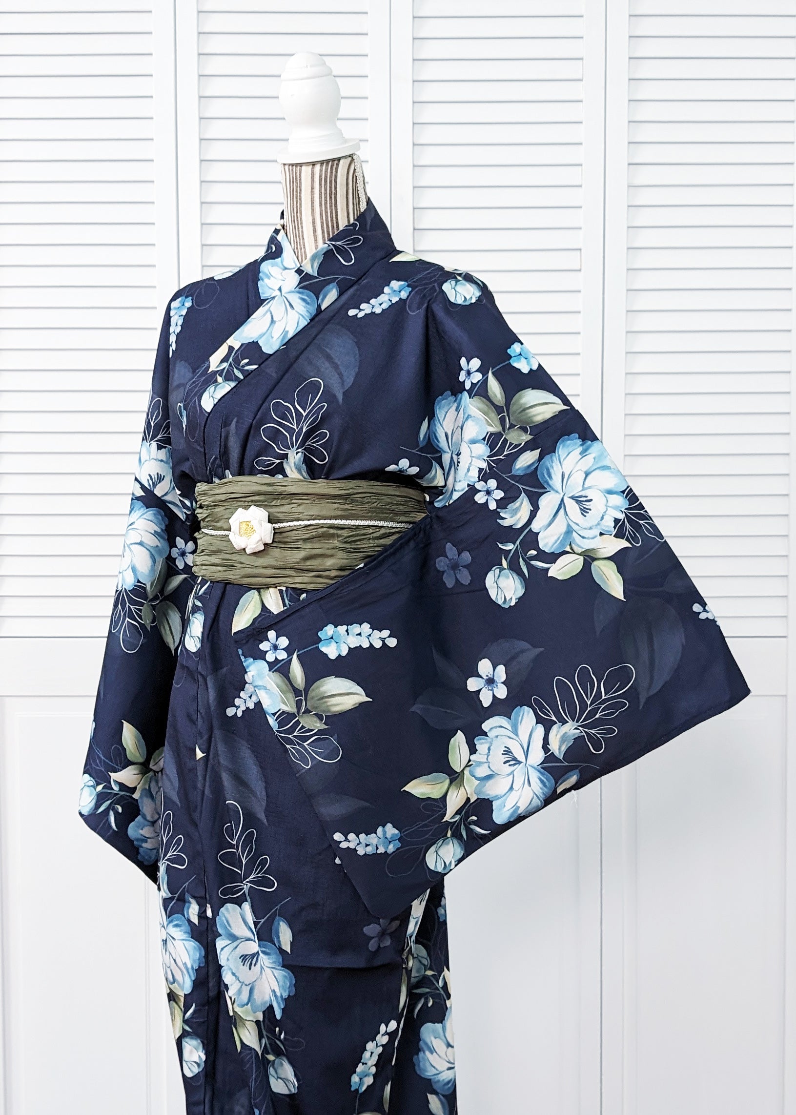Japanese Traditional Yukata Kimono Plus Size Blue Flowers in Navy