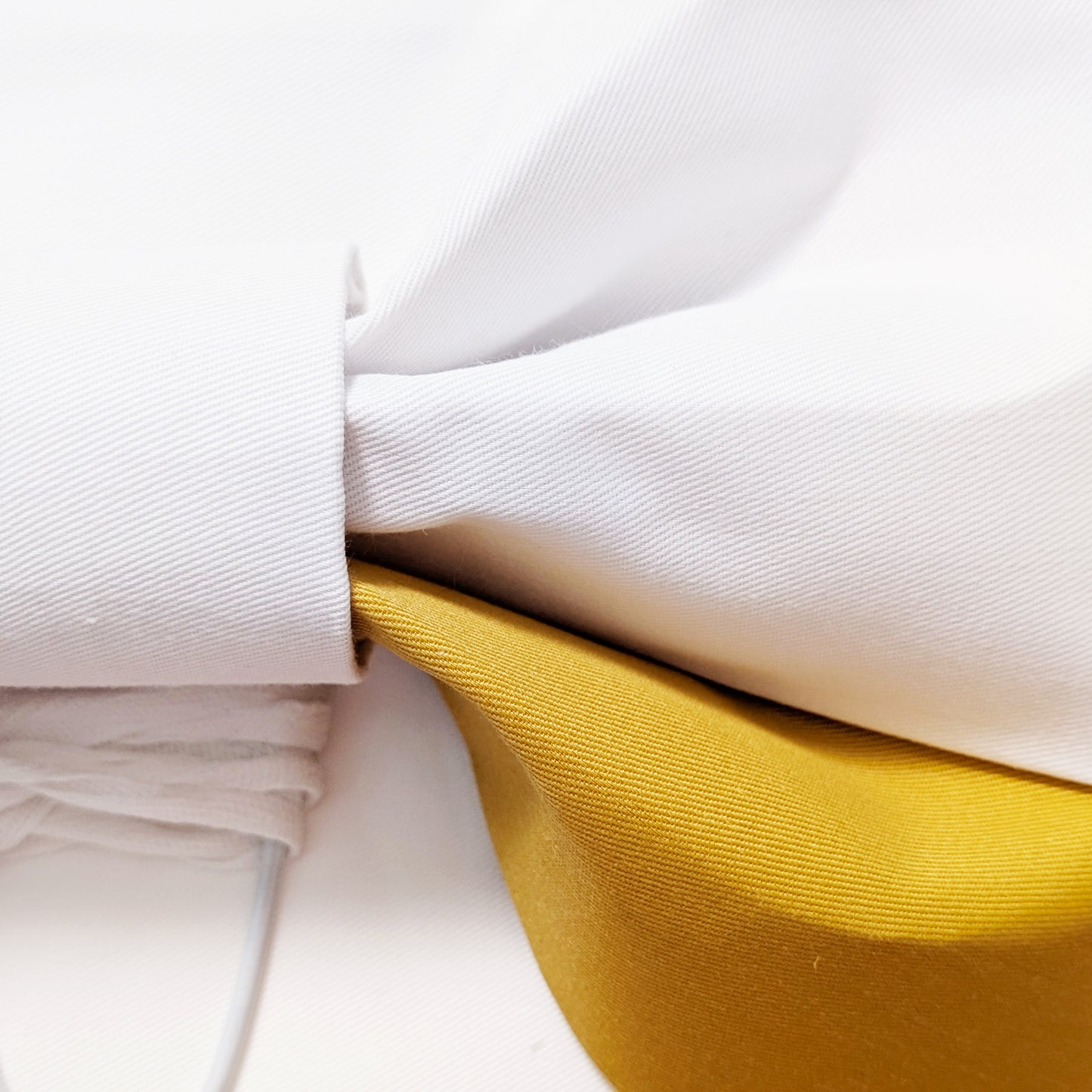 Traditional Japanese Women's Pre-Tied Obi Belt - Simple White/Gold