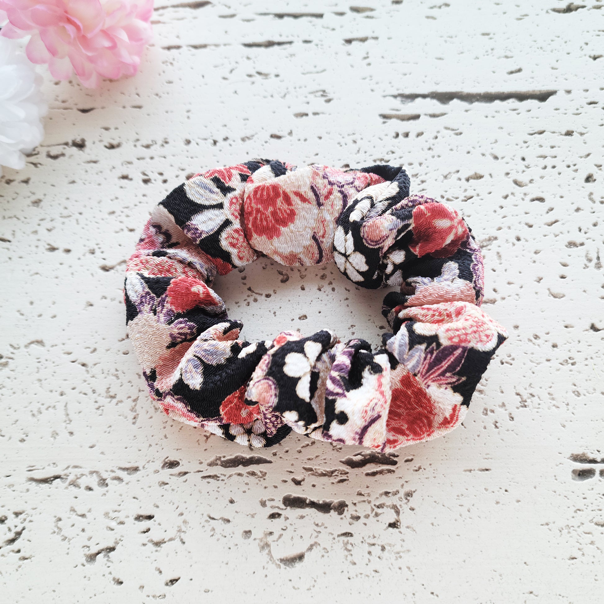Japanese Fabric Scrunchie - Japanese Flowers in Black/Red