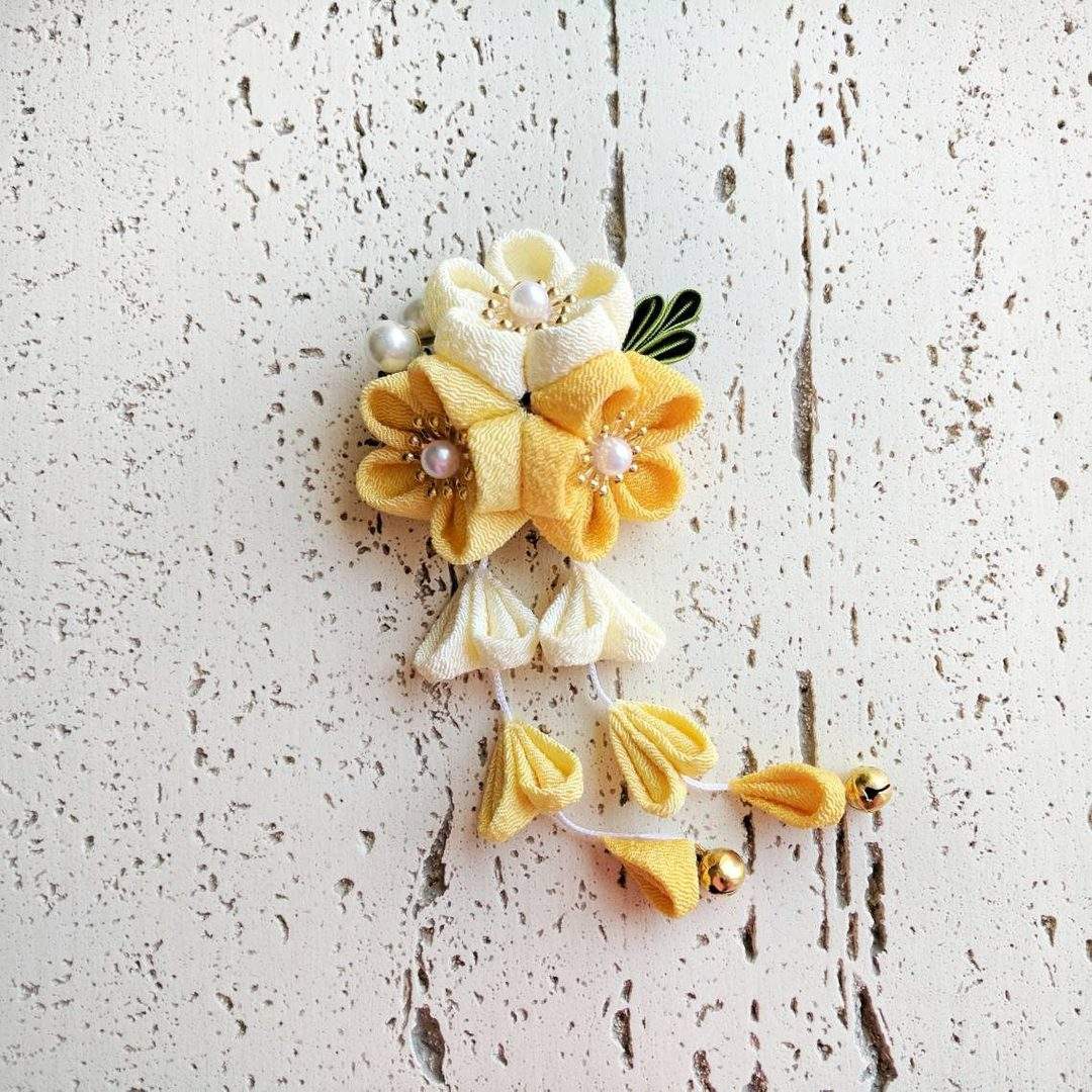 Kanzashi Plum Blossoms Dangle Hair Clip for Japanese Kimono - Yellow