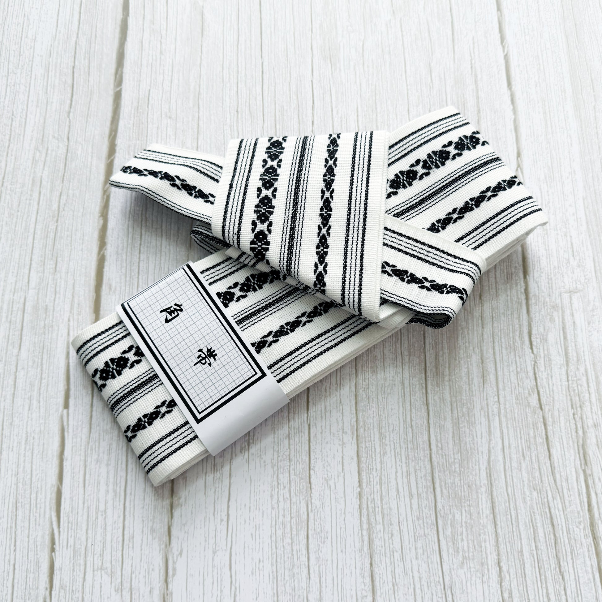 Traditional Japanese Men's Velcro Kaku Obi Belt – Patterned White