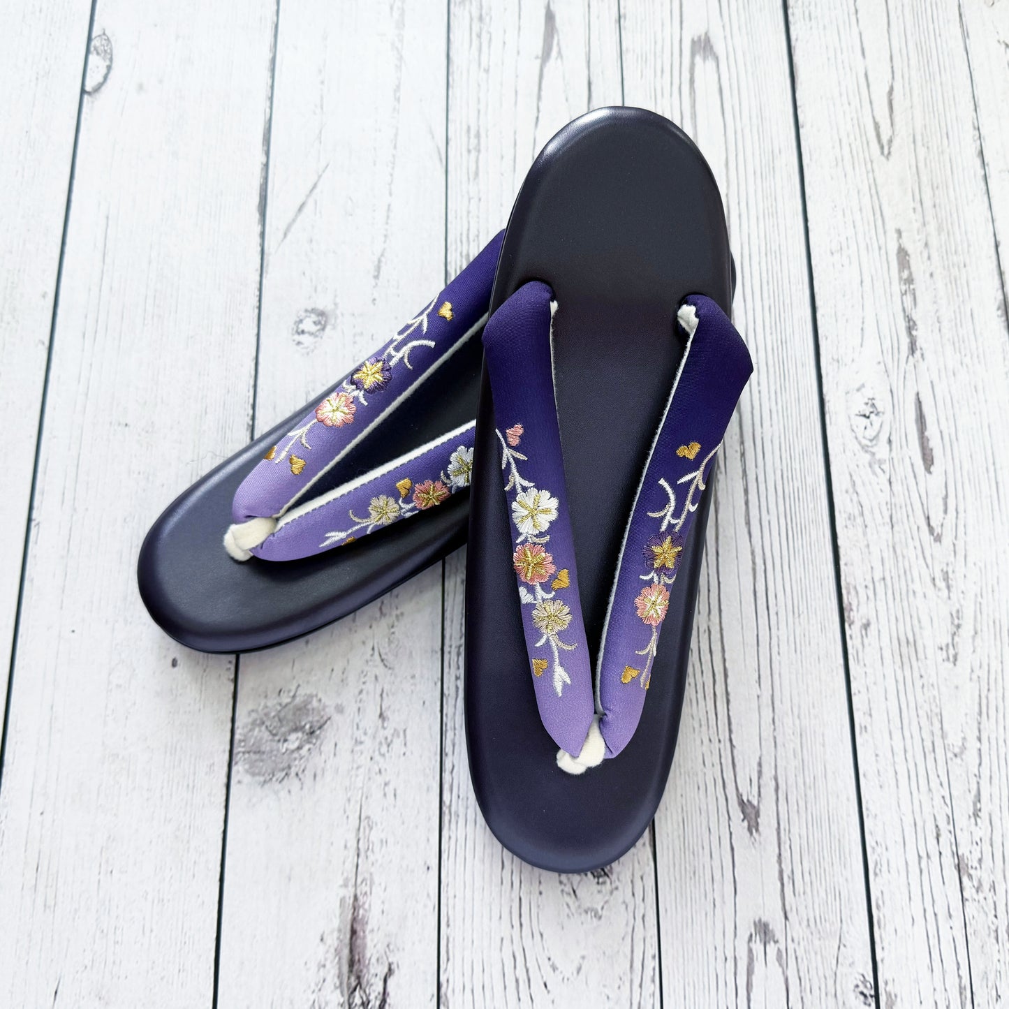 Japanese Traditional Women's Zori Sandals – Floral Embroidery Purple