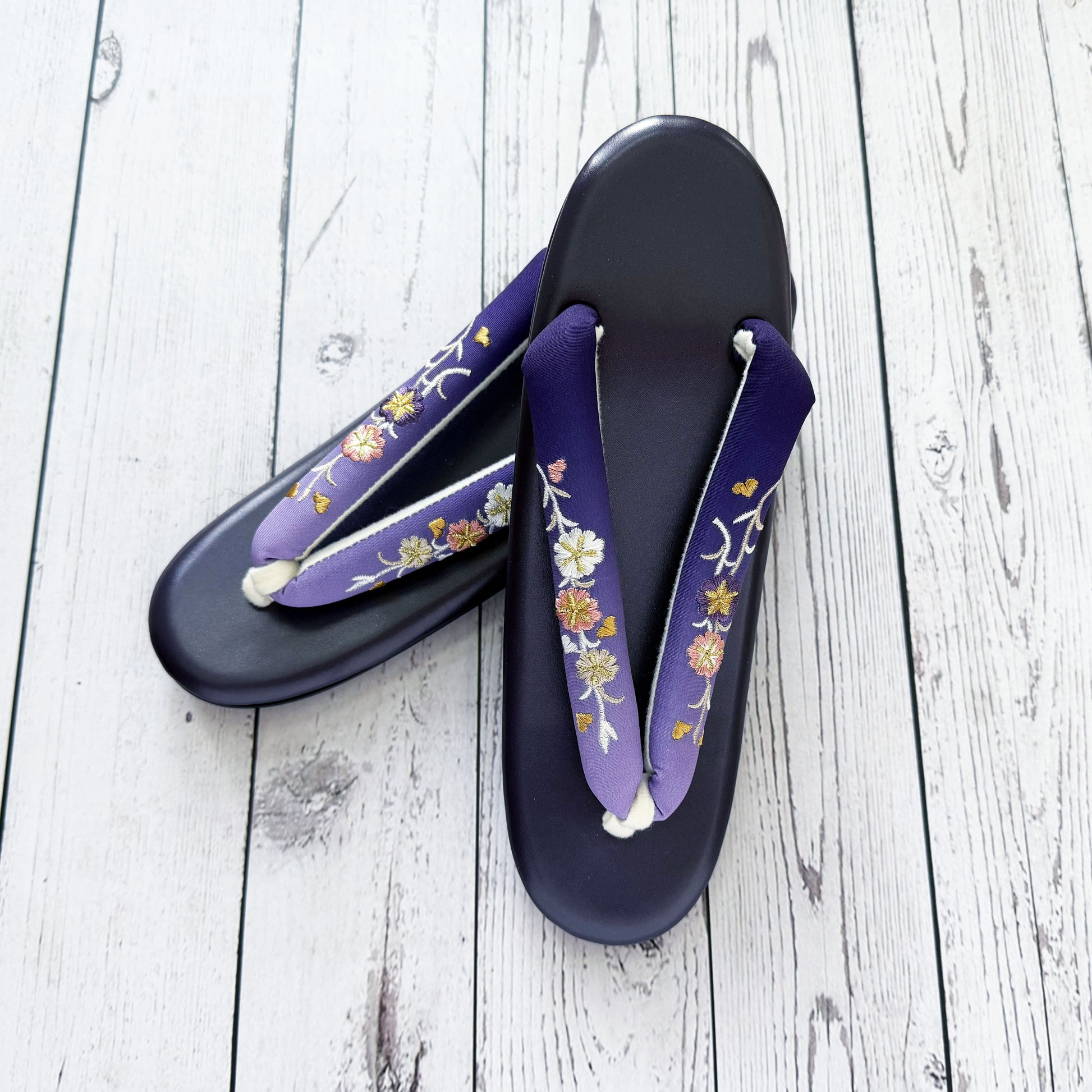 Japanese Traditional Women's Zori Sandals – Floral Embroidery Purple