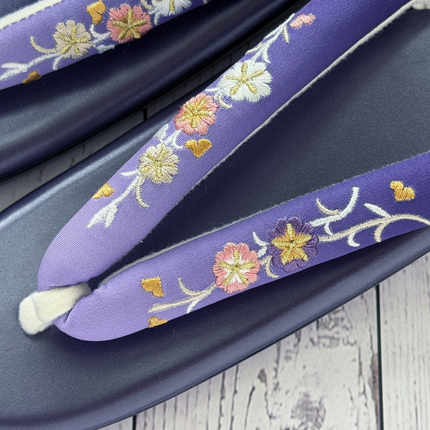 Japanese Traditional Women's Zori Sandals – Floral Embroidery Purple