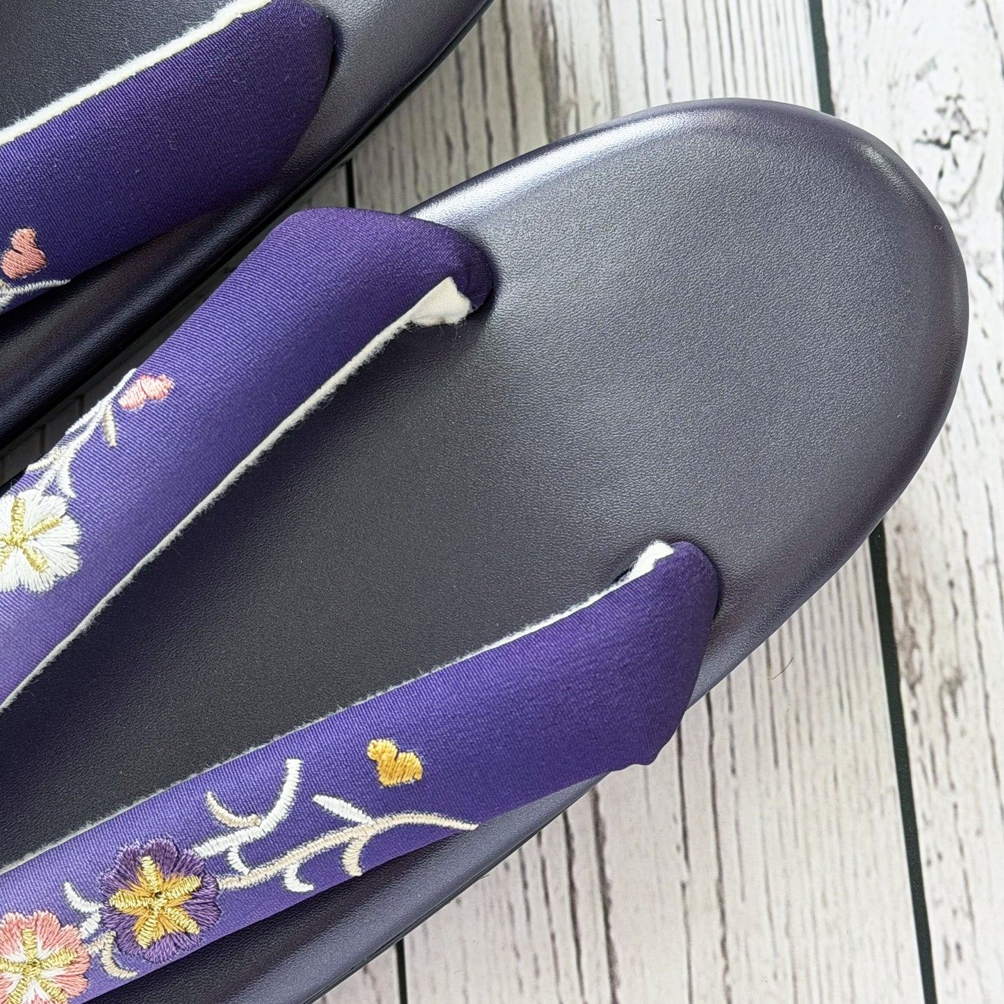 Japanese Traditional Women's Zori Sandals – Floral Embroidery Purple