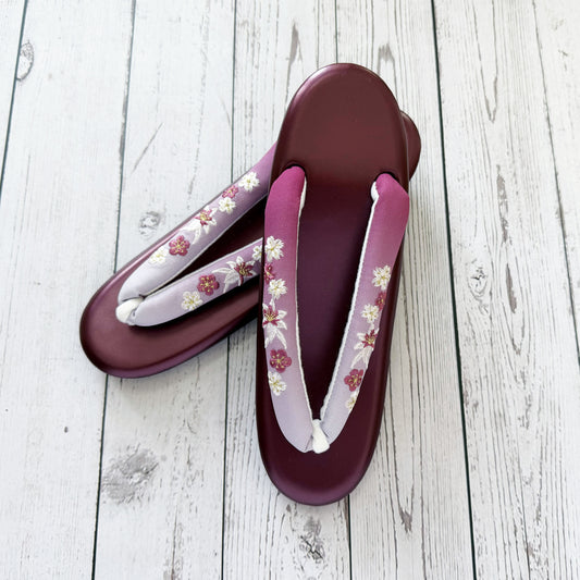 Traditional Japanese Women's Zori Sandals – Floral Embroidery Maroon