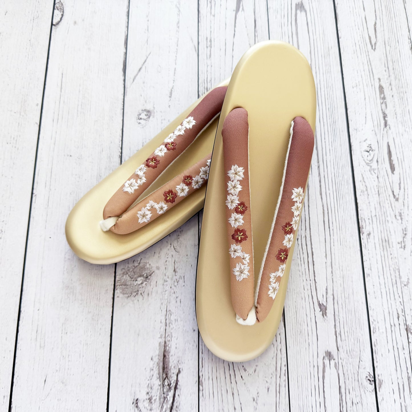 Traditional Japanese Women's Zori Sandals – Floral Embroidery Gold