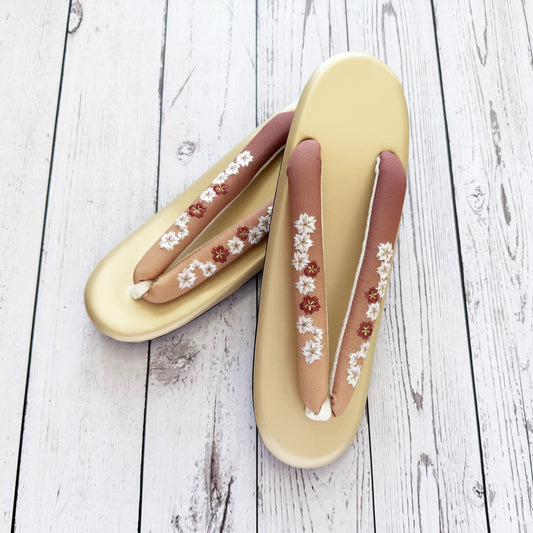 Traditional Japanese Women's Zori Sandals – Floral Embroidery Gold