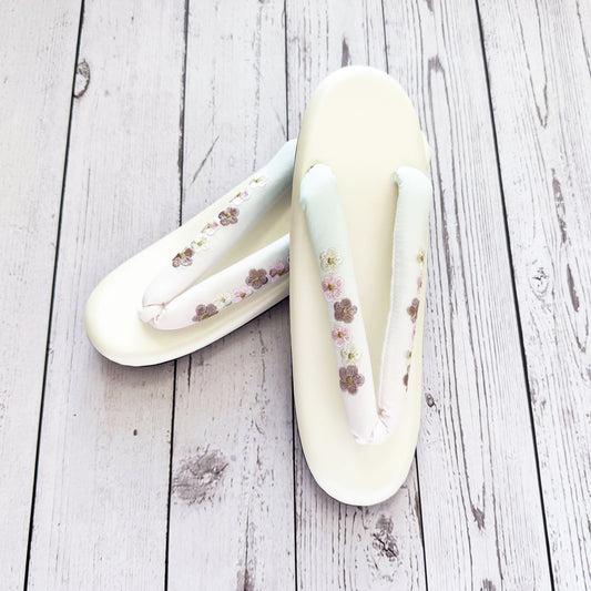 Traditional Japanese Women's Zori Sandals – Floral Embroidery White