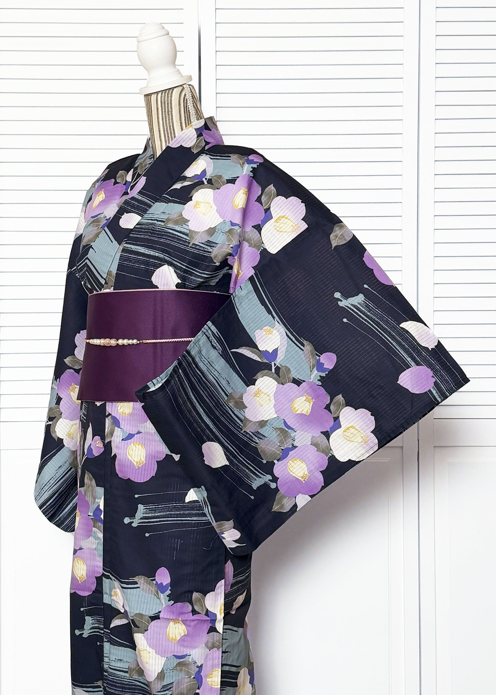 Traditional Japanese Women's Yukata Kimono - Purple Camellia in Indigo