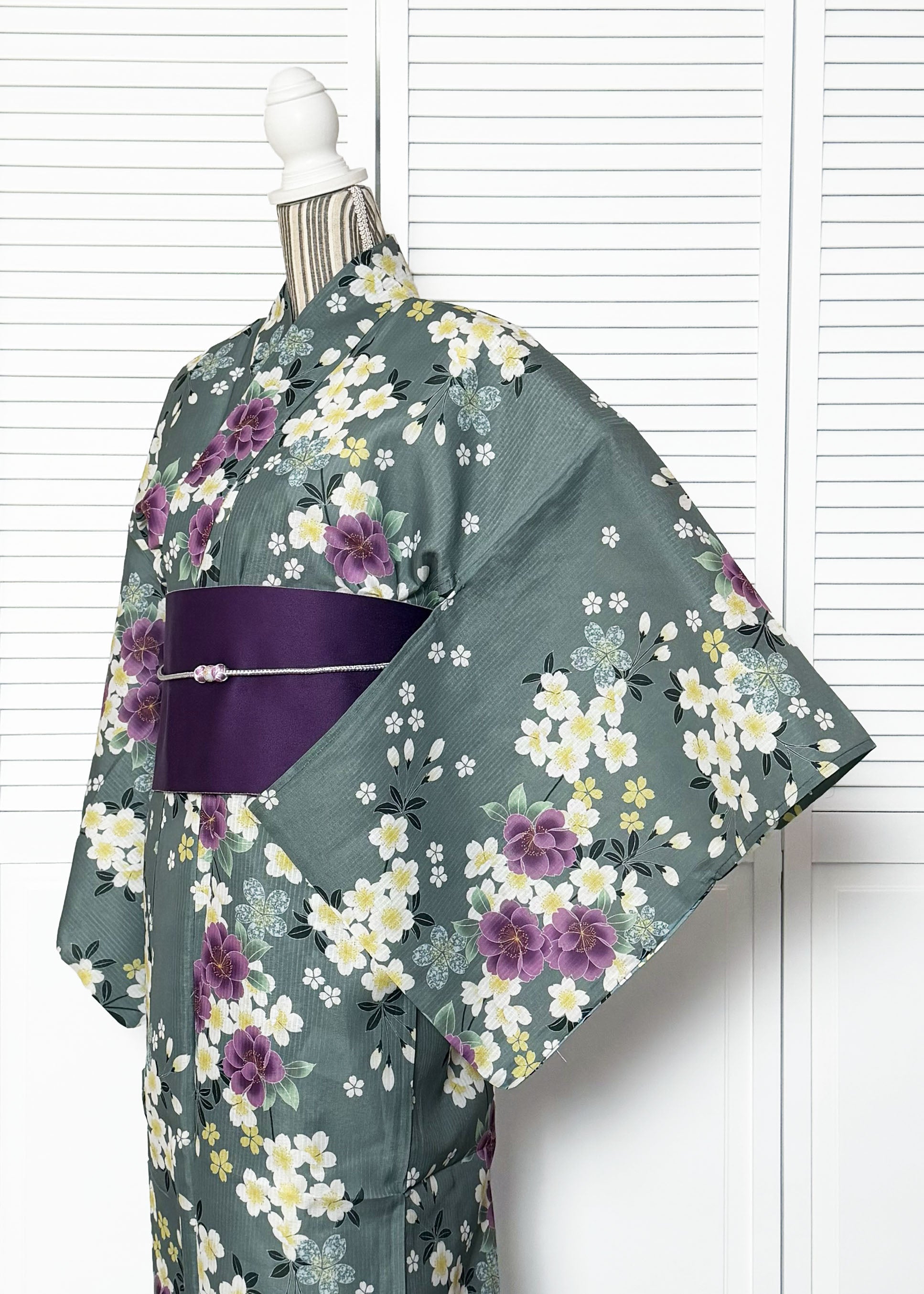 Japanese Women's Traditional Yukata Kimono - Cherry Blossoms in Green