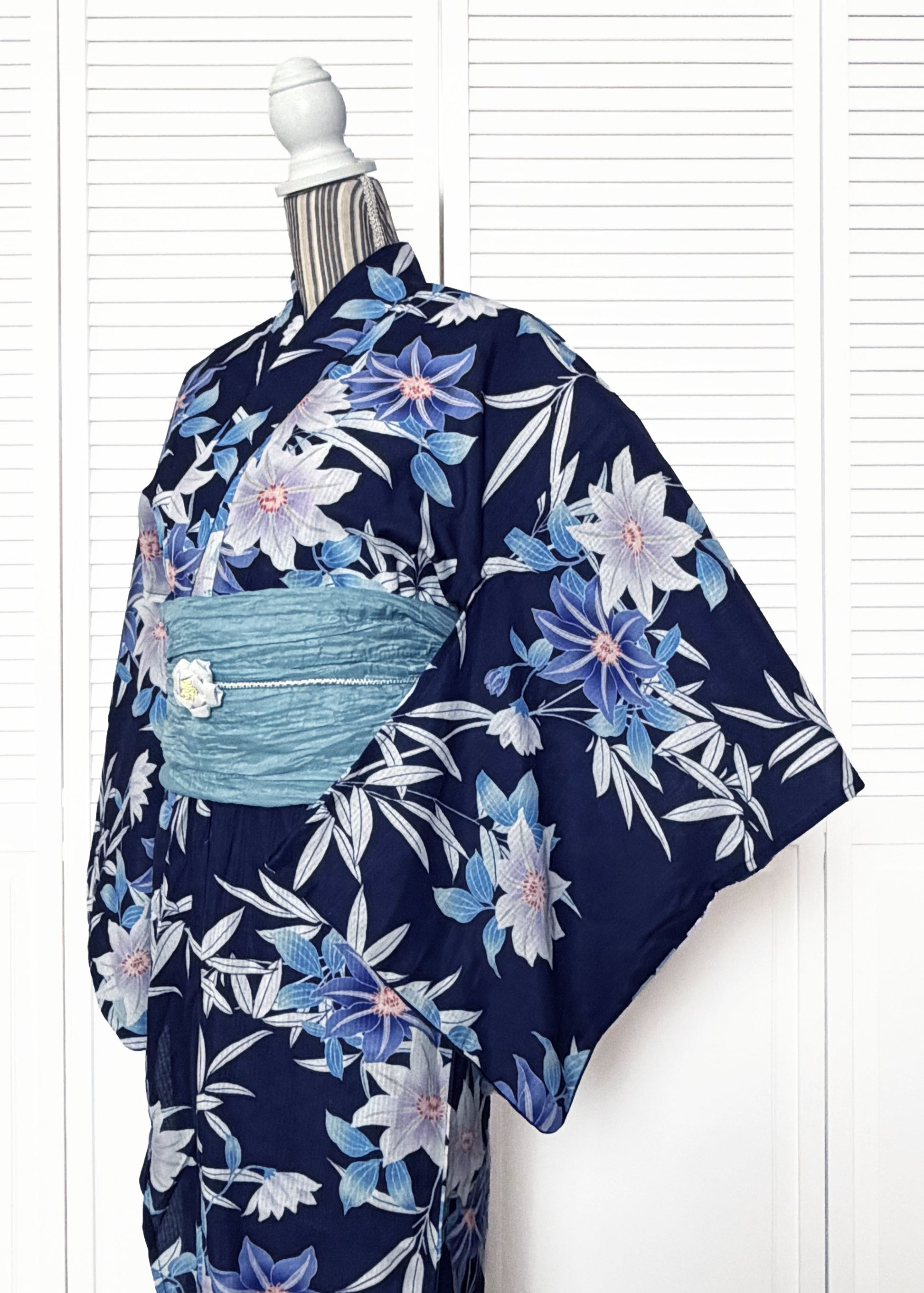 Traditional Japanese Women's Yukata Kimono - White Flower in Dark Blue