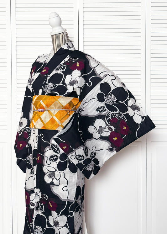 Japanese Traditional Women's Yukata Kimono - Camellias in Black/White