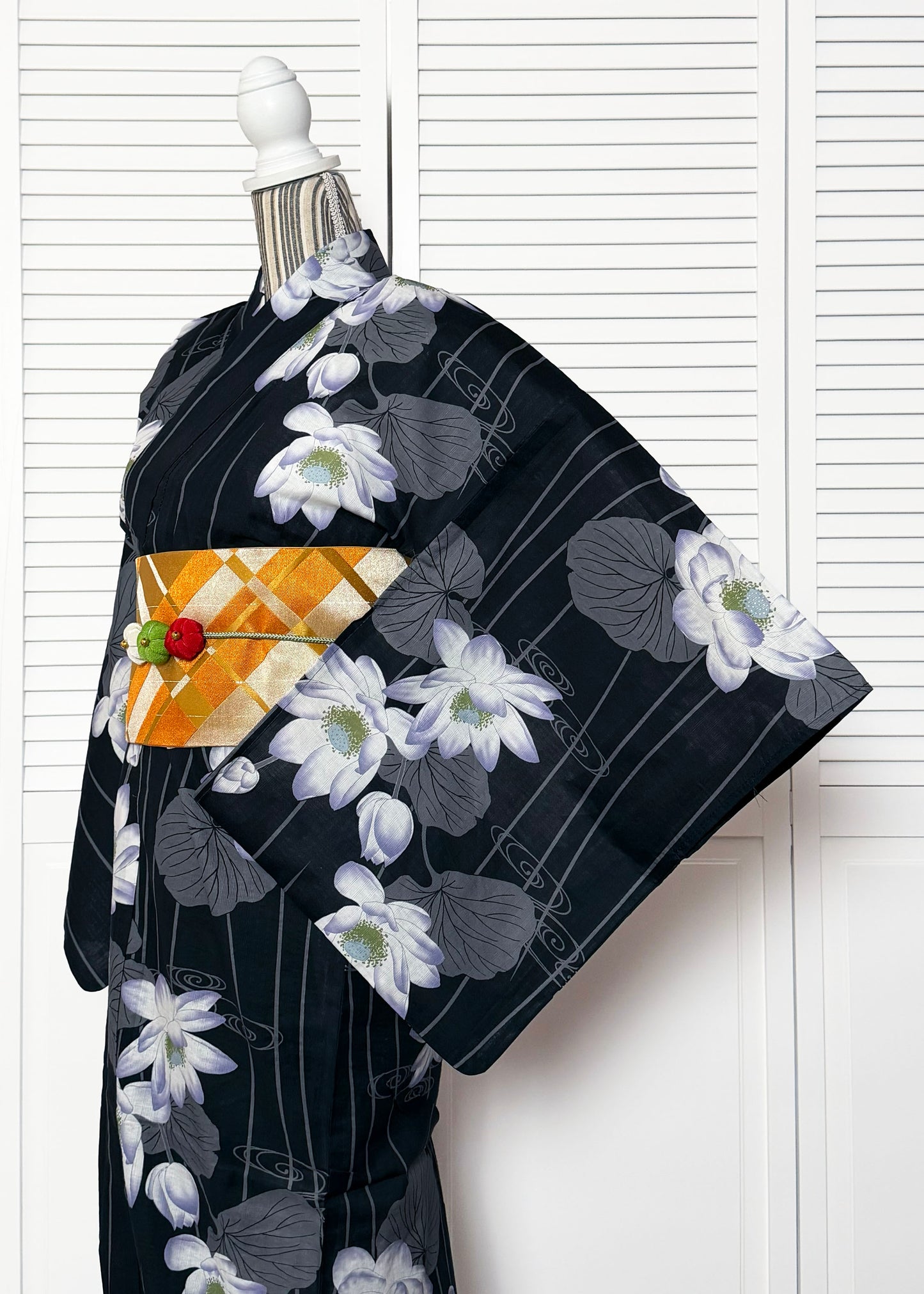 Japanese Traditional Women's Cotton Yukata Kimono - Lotus in Black