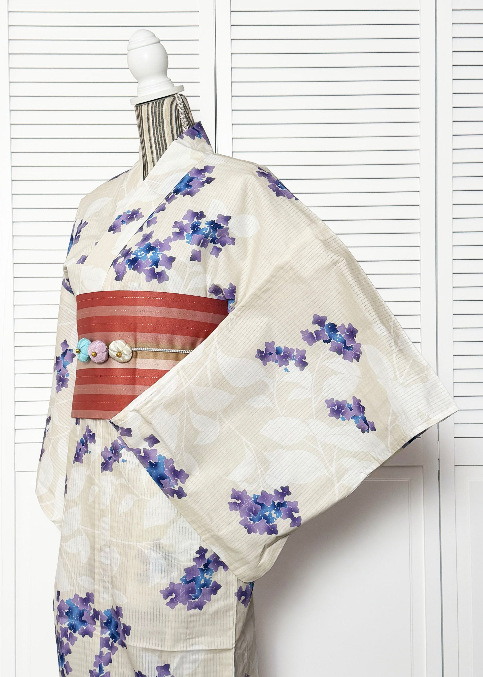 Traditional Japanese Summer Yukata Kimono - Purple Hydrangea in Cream