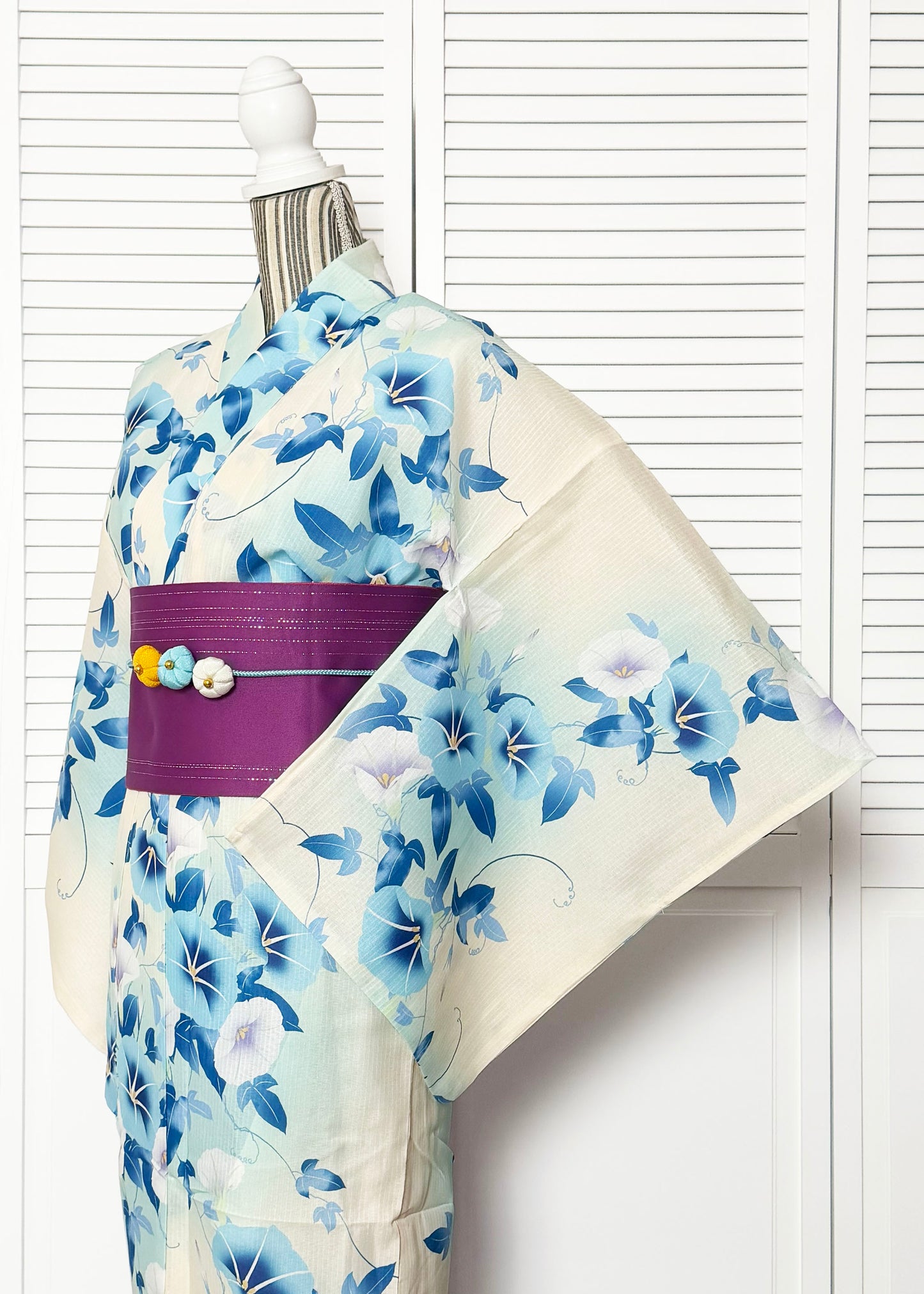 Traditional Japanese Summer Yukata Kimono - Blue Morning Glory Cream