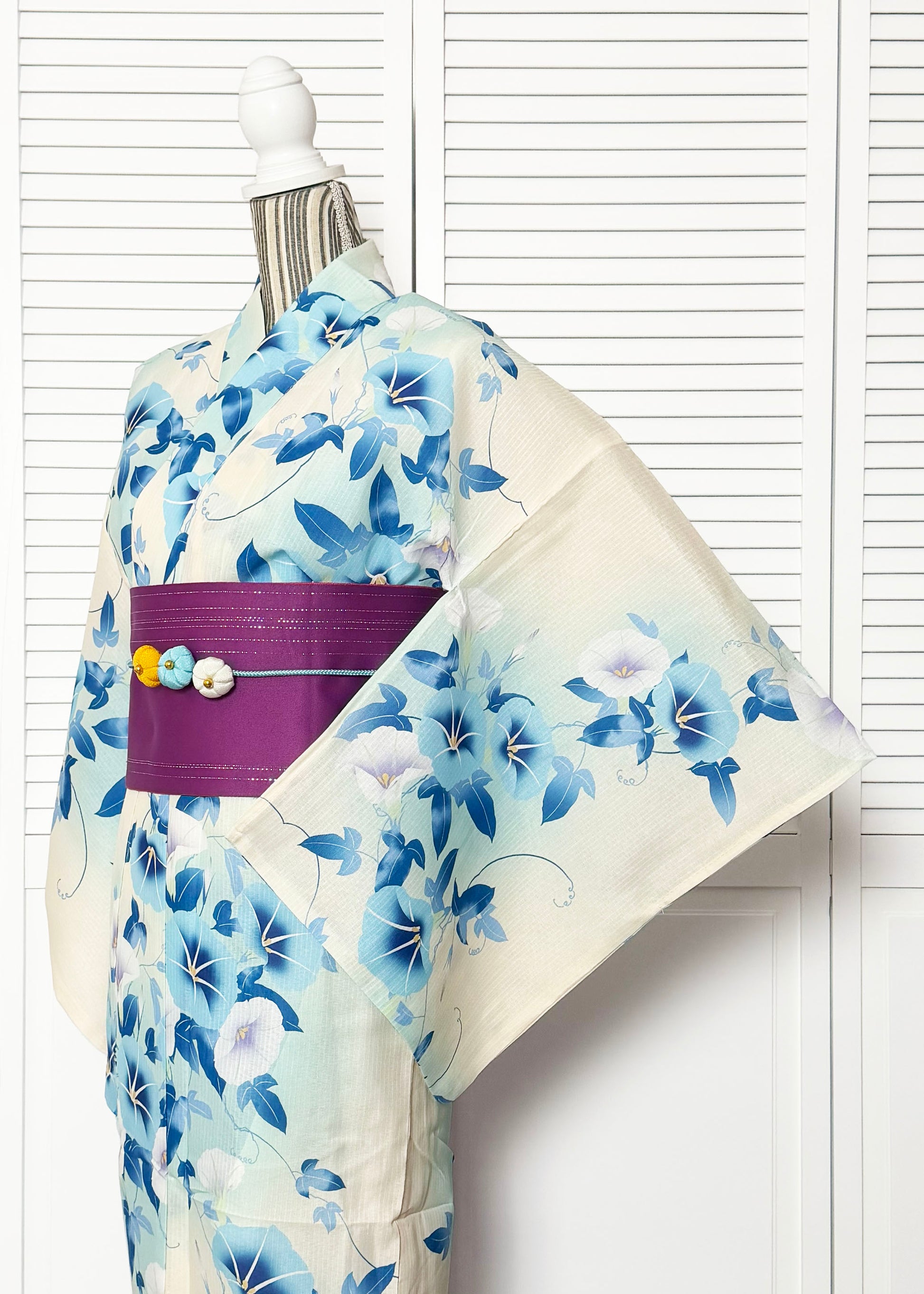 Traditional Japanese Summer Yukata Kimono - Blue Morning Glory Cream