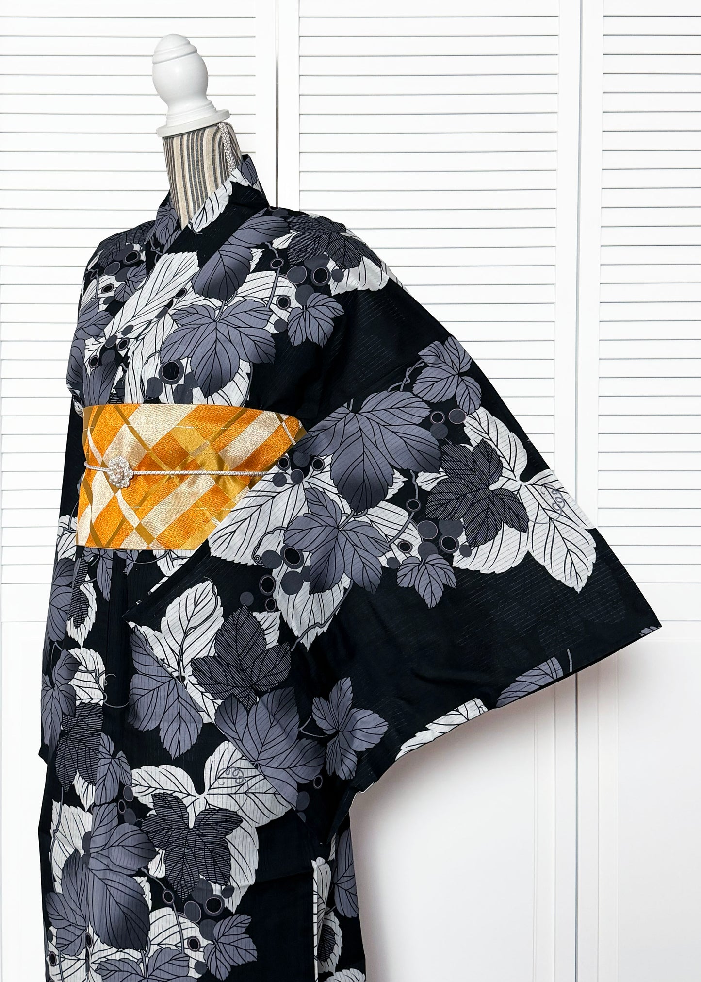 Japanese Traditional Yukata Kimono Plus Size - Gray Grapevine in Black