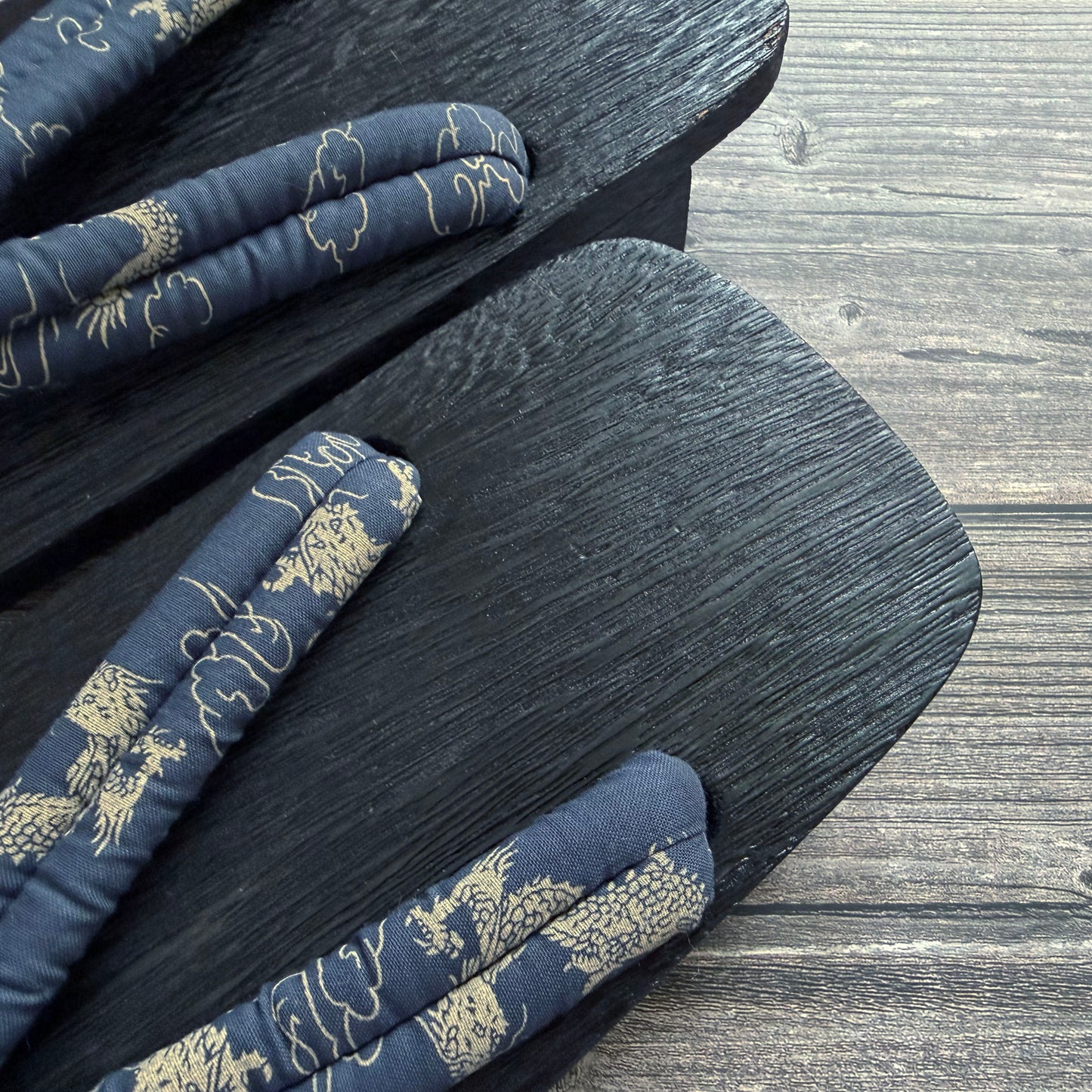 Geta Sandals - Dragons in Black (10.6 inches)