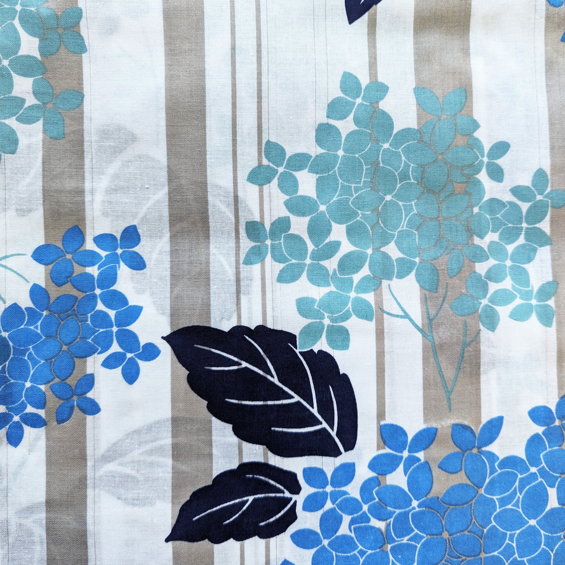 Japanese Yukata Kimono - Blue Hydrangea in White/Beige Stripes