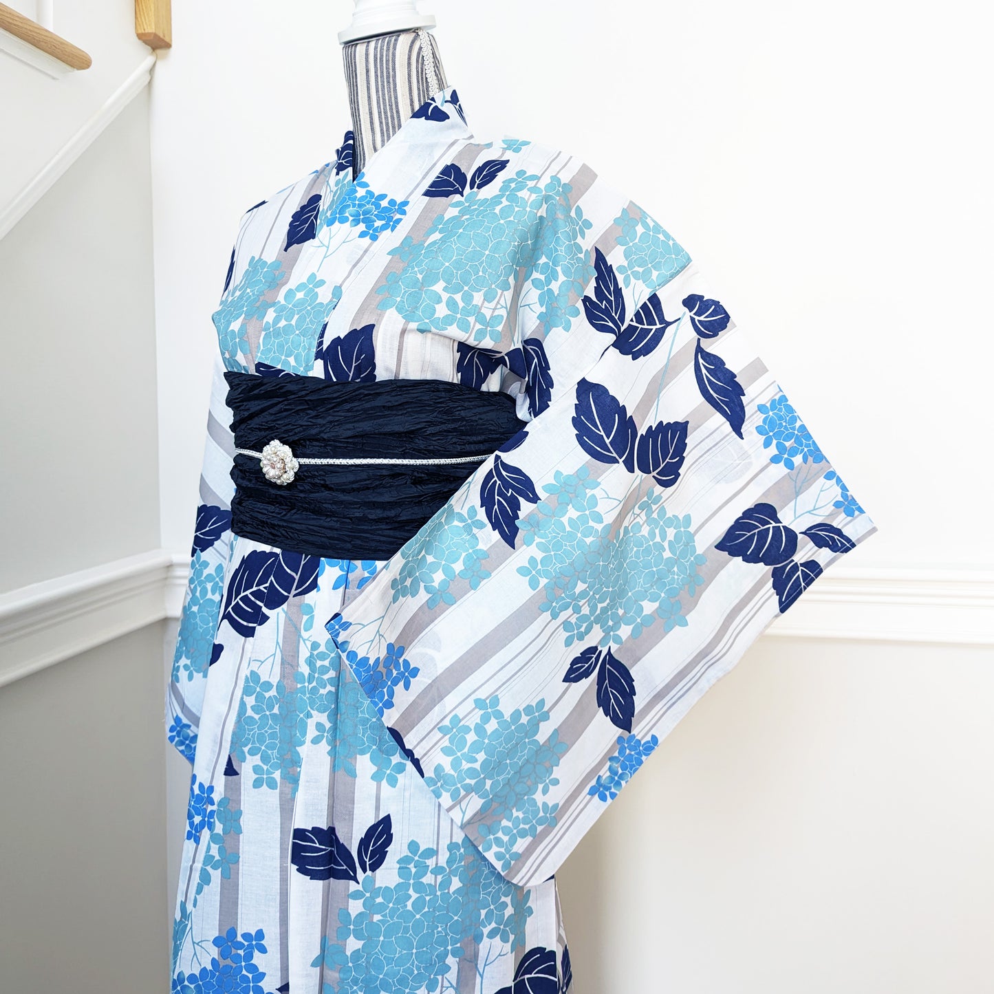 Japanese Yukata Kimono - Blue Hydrangea in White/Beige Stripes