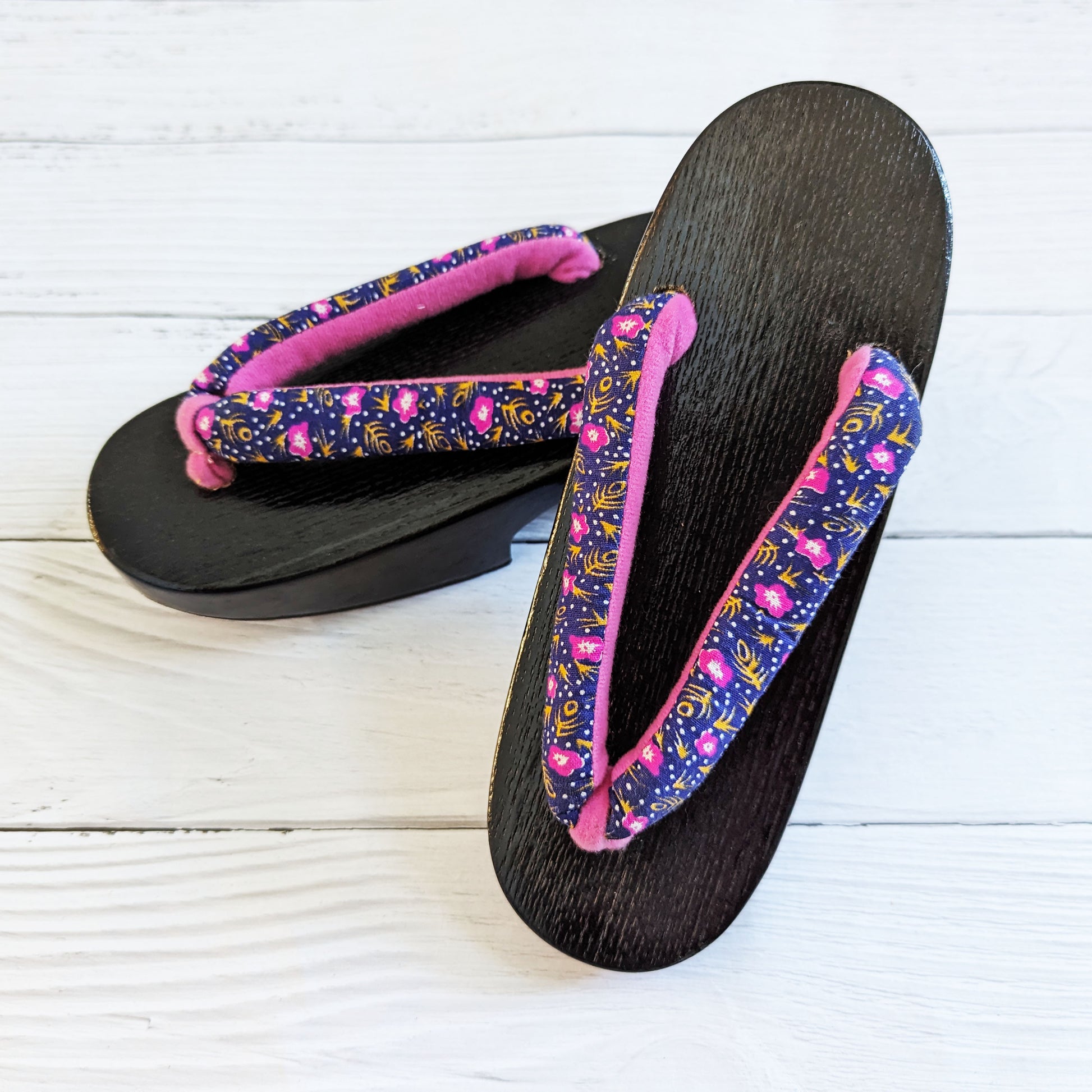 Japanese Geta Sandals - Pink Flowers Navy Blue
