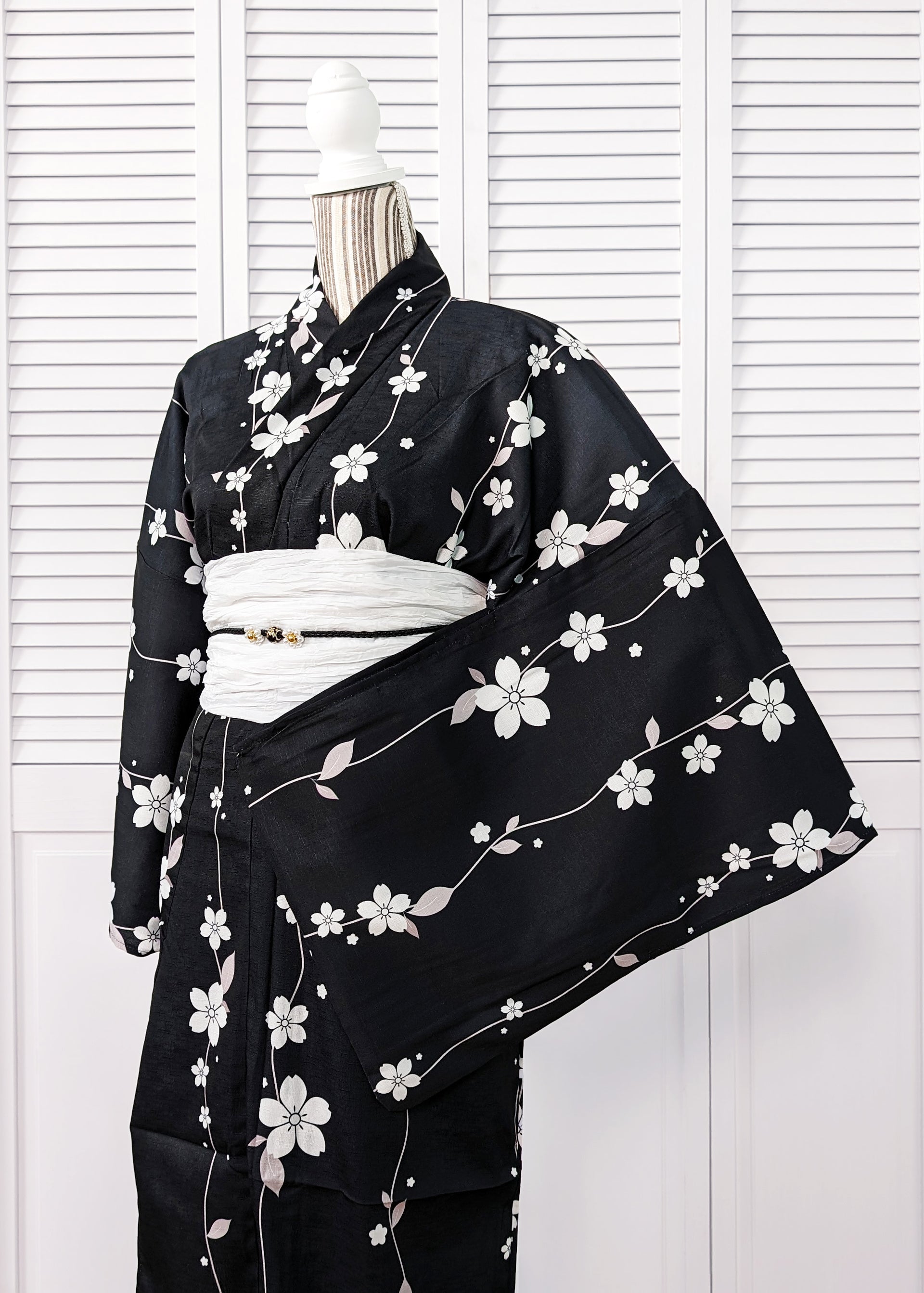 Japanese Yukata Kimono Plus Size - Simple Cherry Blossoms in Black Japanese Yukata Kimono Plus Size - Simple Cherry Blossoms in Black