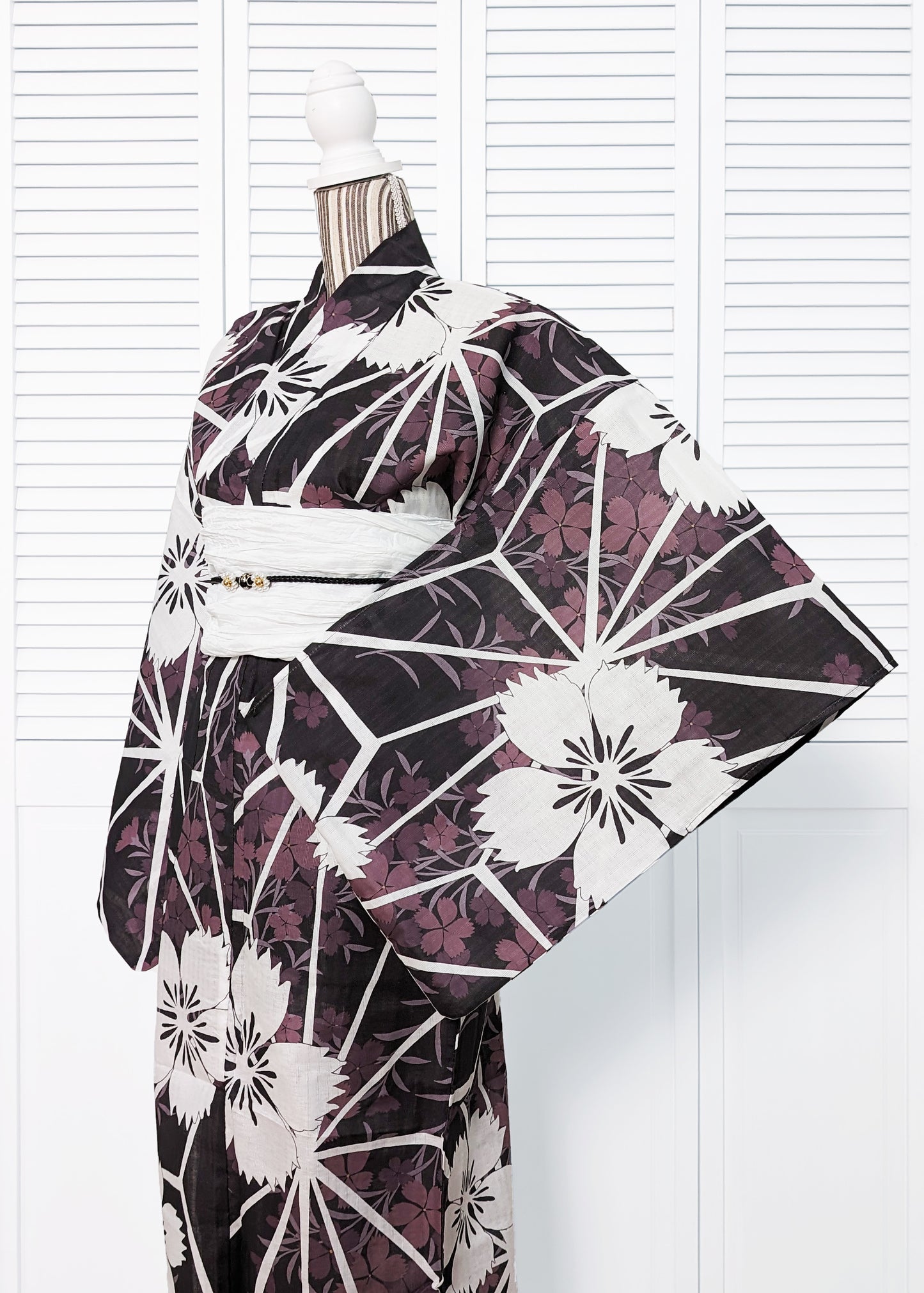 Japanese Yukata Kimono - Cherry Blossoms in Patterned Brown