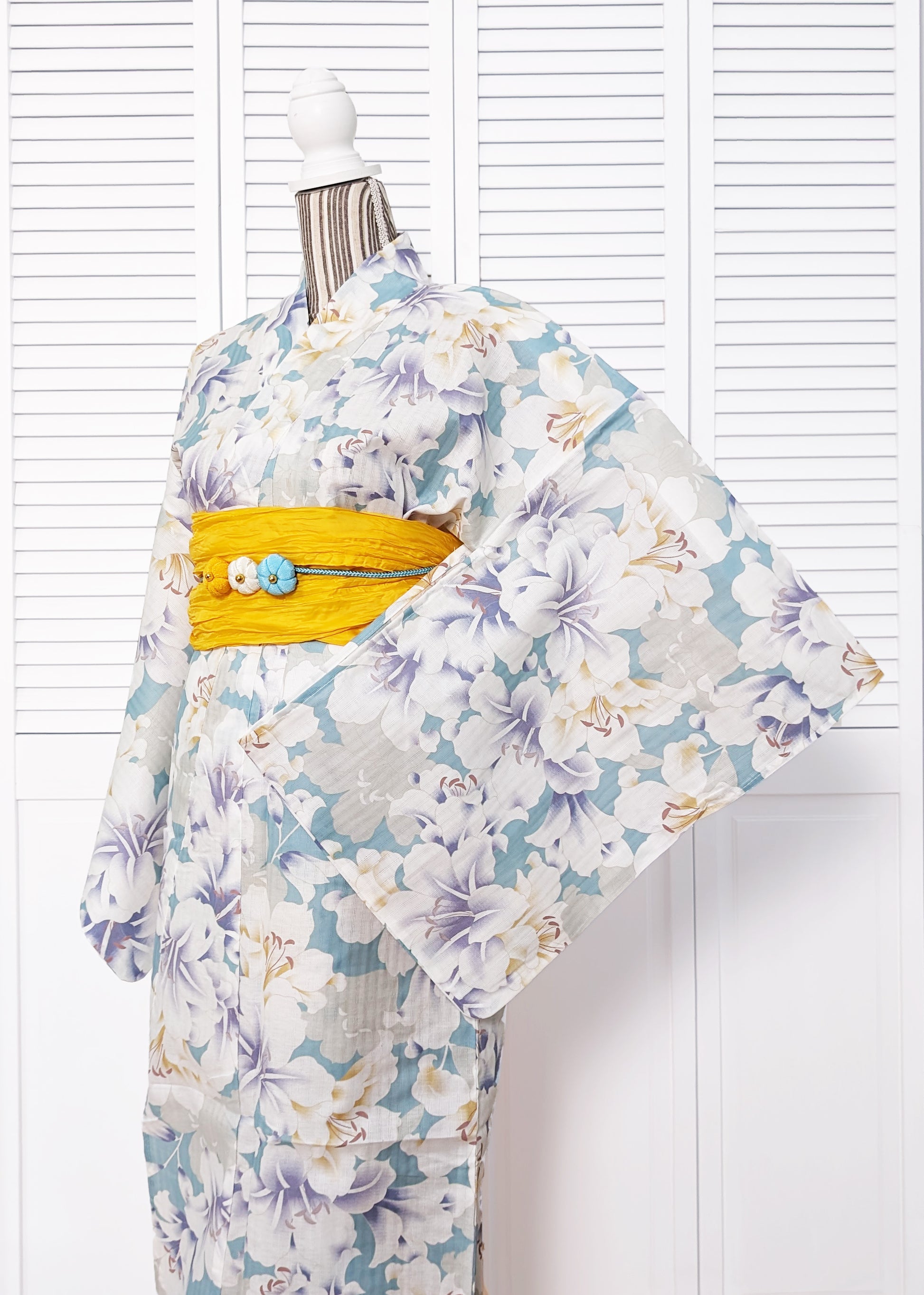 Japanese Yukata Kimono - Lilies in Faded Blue