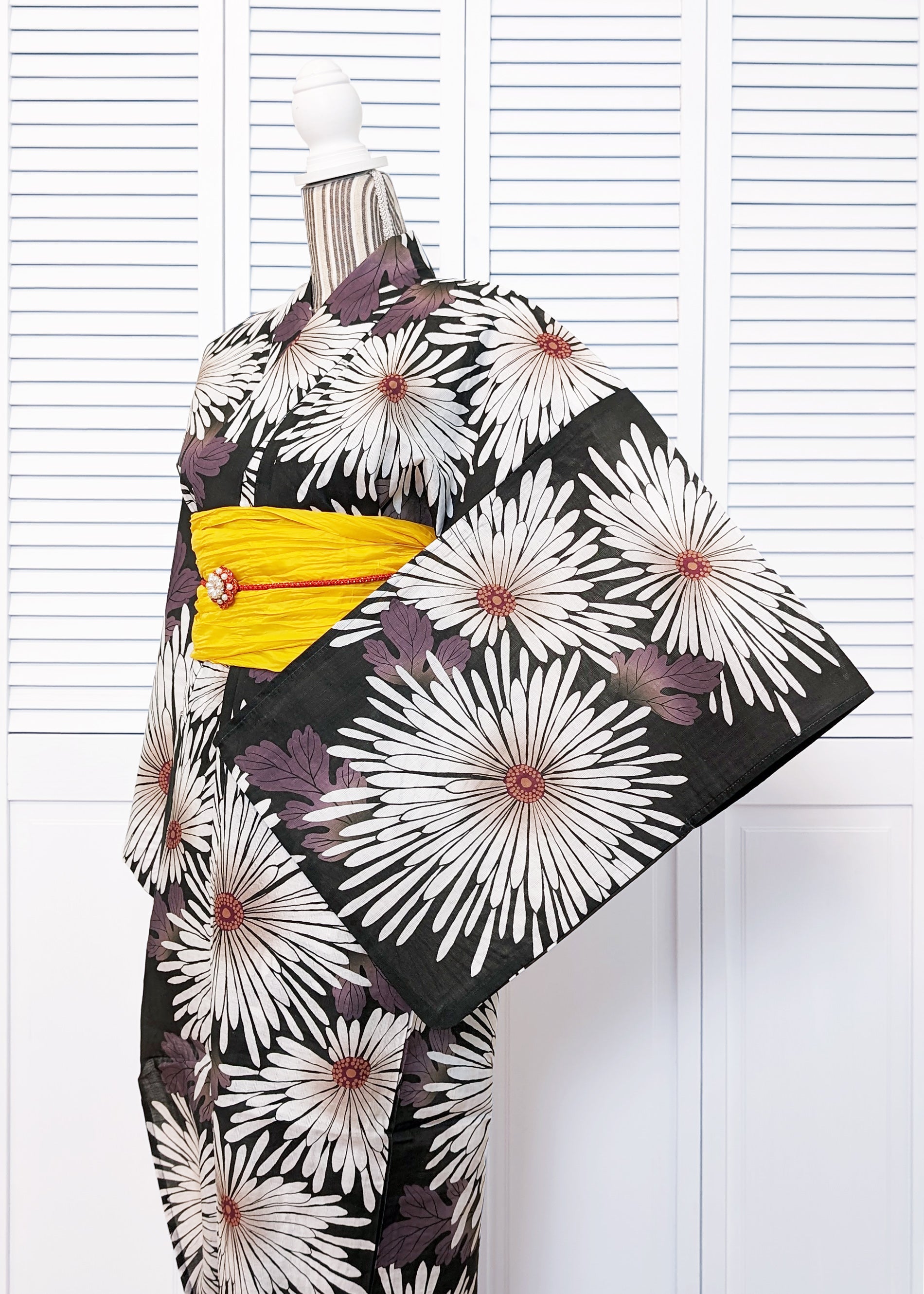 Japanese Yukata Kimono - Flowers in Charcoal