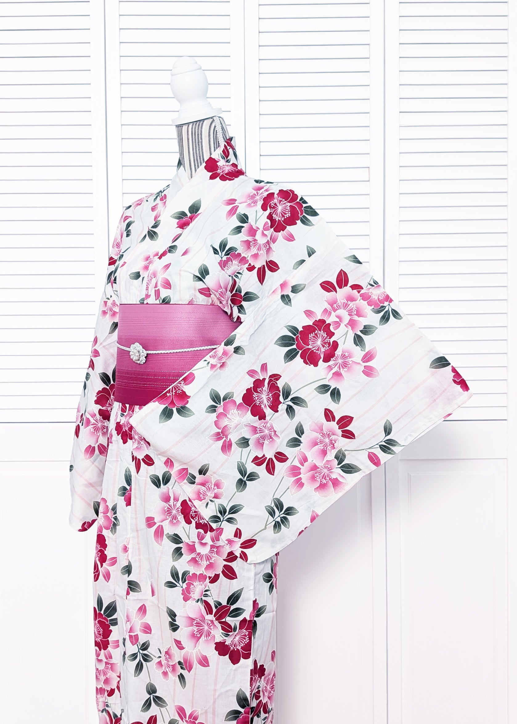 Japanese Yukata Kimono - Pink and Red Cherry Blossoms in White