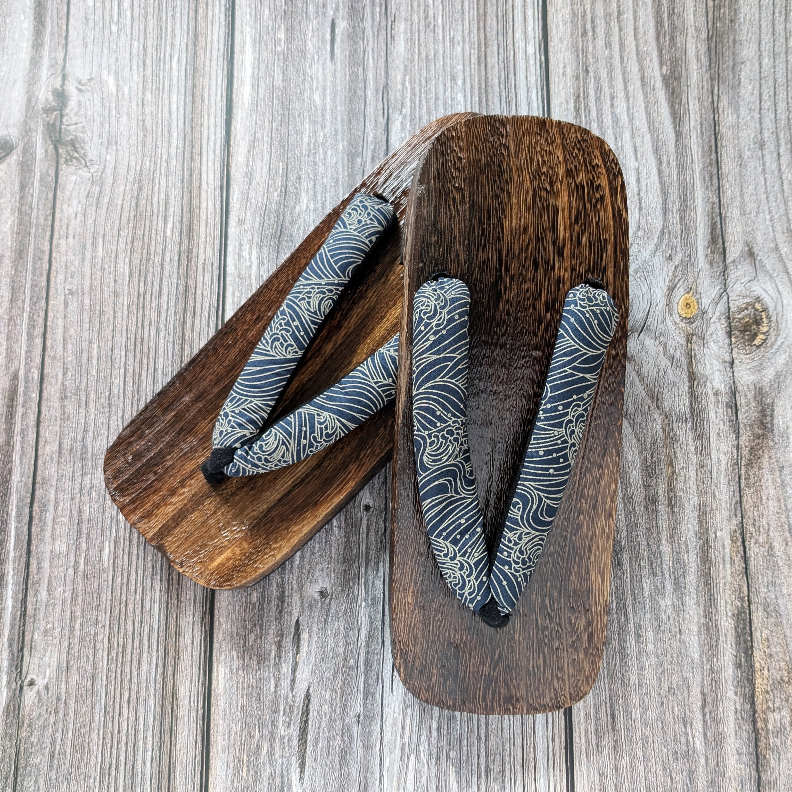 Japanese Men's Geta Sandals - Waves in Indigo Blue