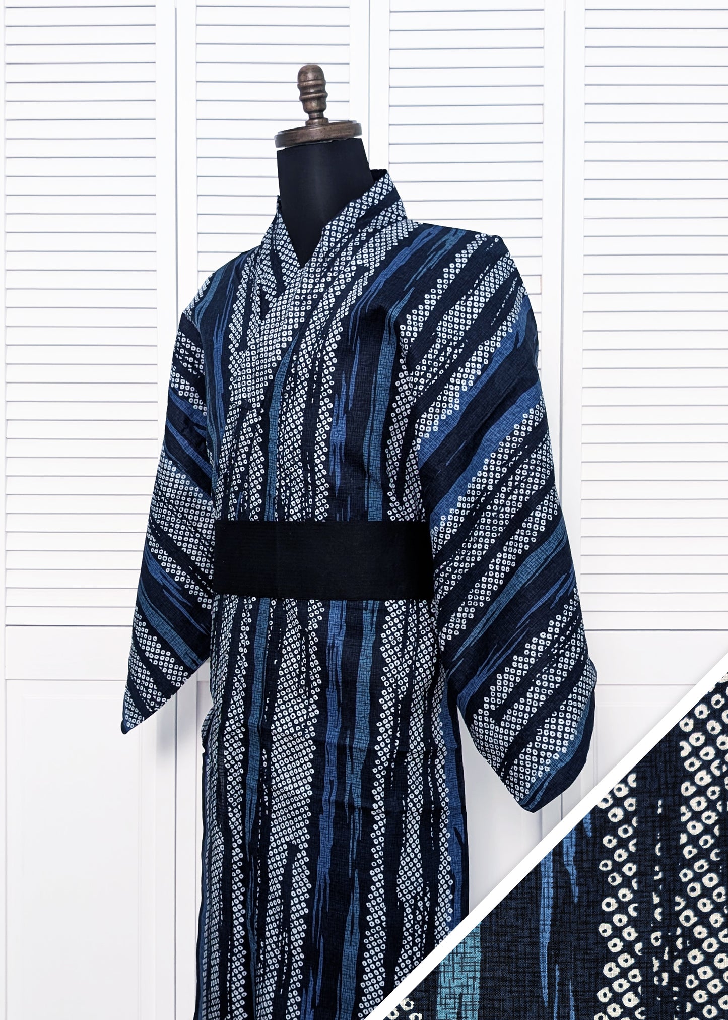 Japanese Traditional Men's Yukata Kimono - White Circles in Indigo