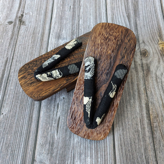 Men's Traditional Japanese Wooden Geta Sandals - Dragons in Black