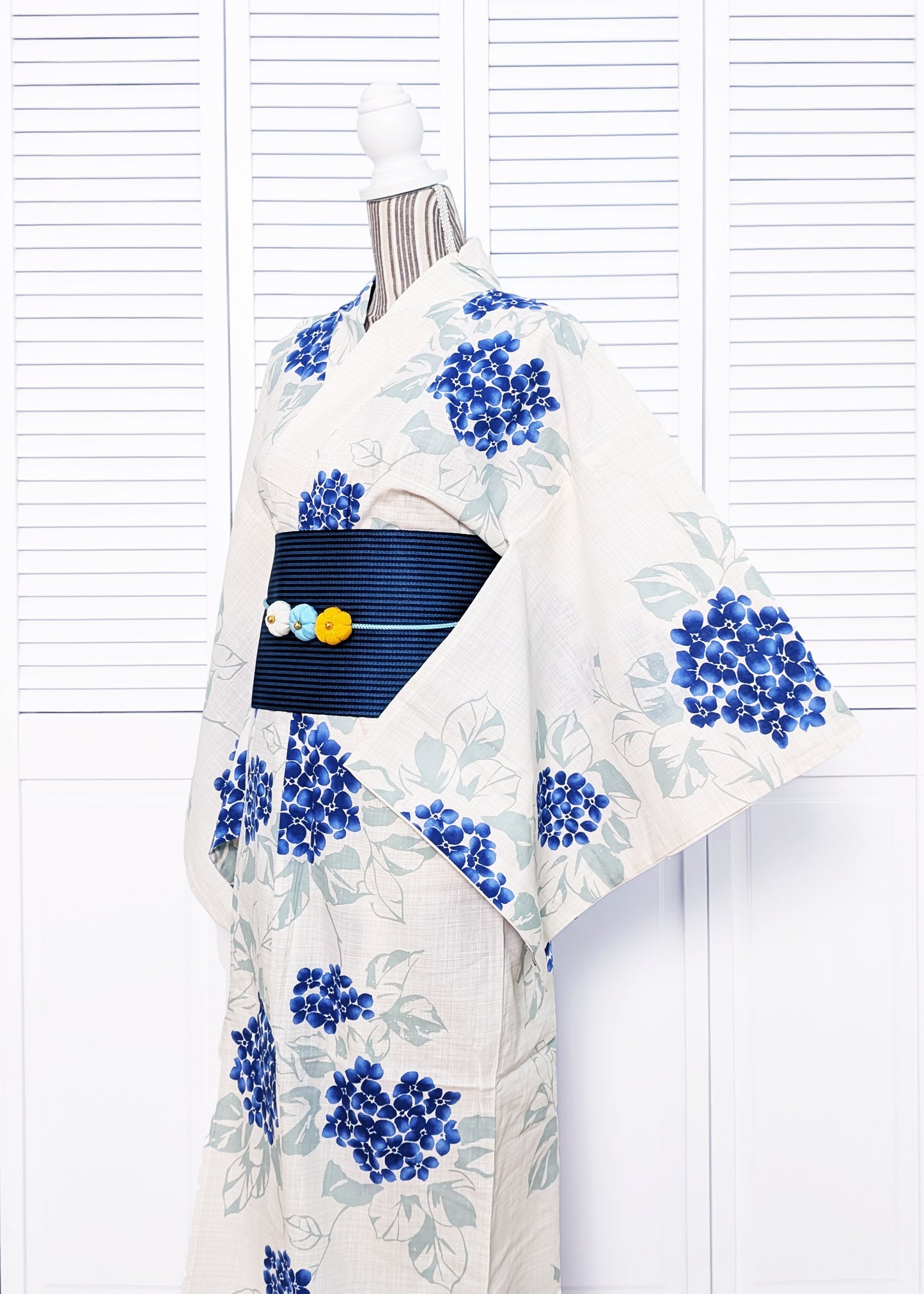 Traditional Japanese Women's Yukata Kimono - Blue Hydrangeas in White