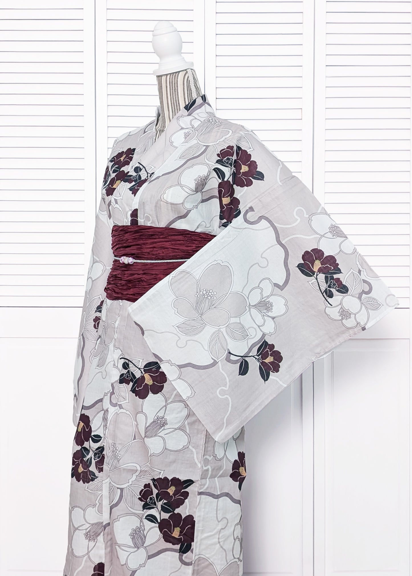 Traditional Japanese Floral Yukata Kimono - Maroon Camellias in Gray