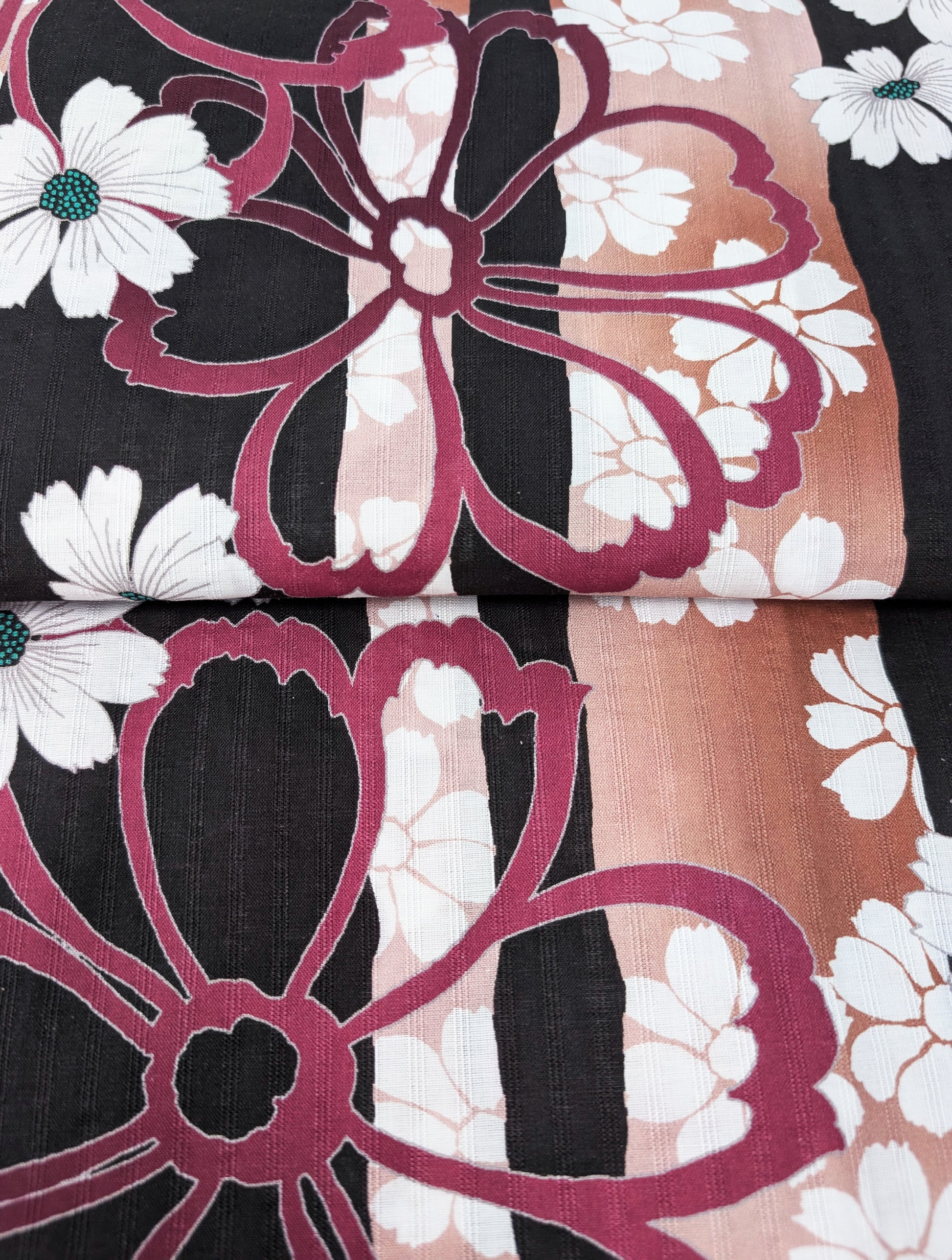 Traditional Japanese Floral Yukata Kimono - White Daisies in Black/Red
