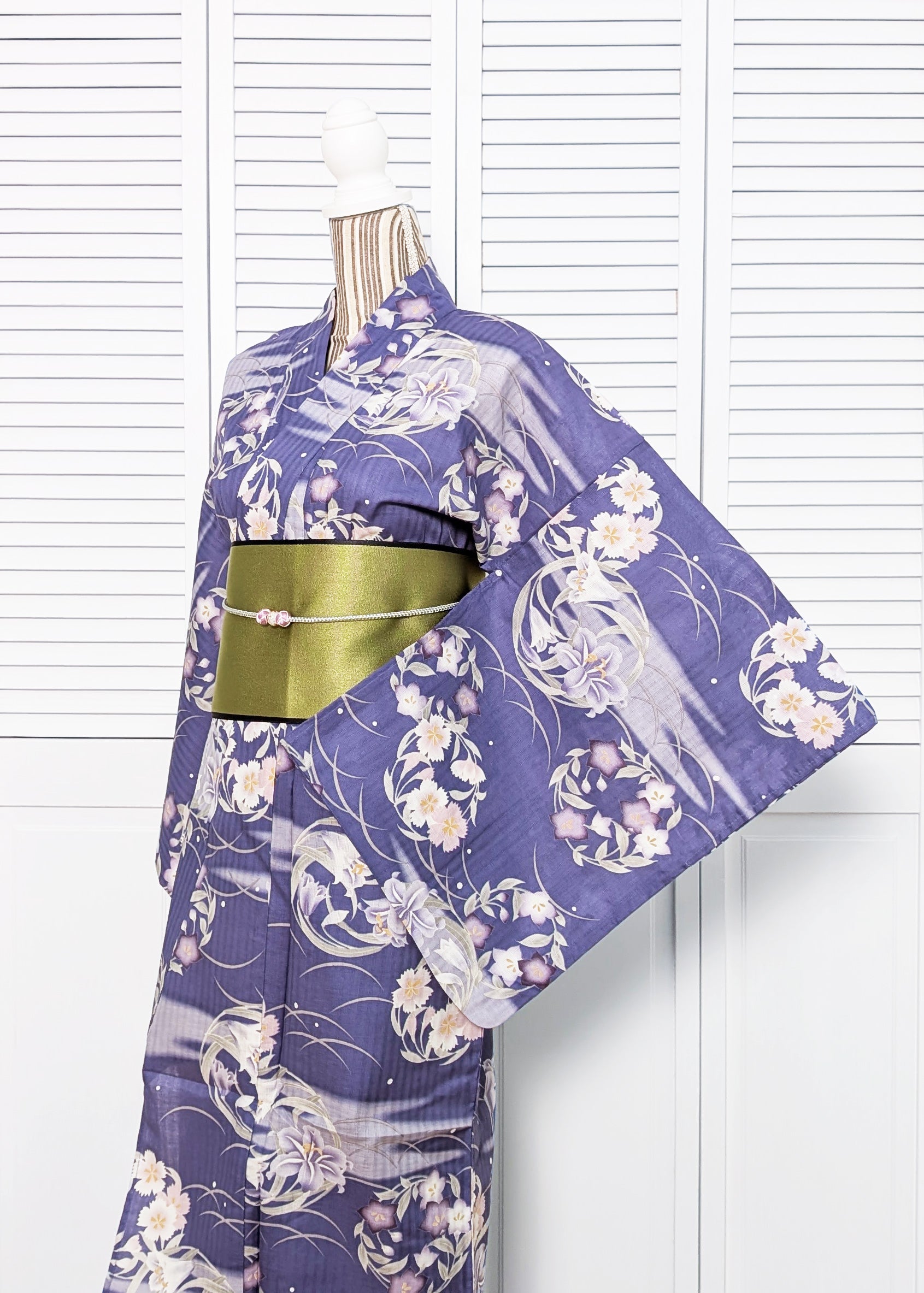 Traditional Japanese Women's Yukata Kimono - Japanese Flower in Purple
