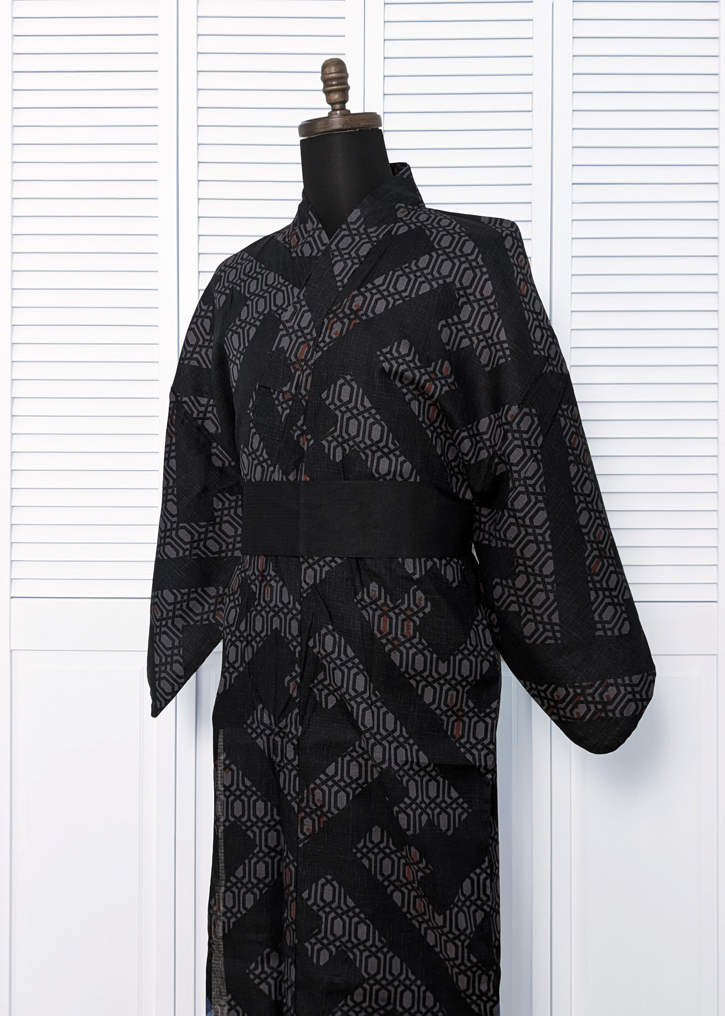 Japanese Traditional Men's Yukata Kimono - Shell Pattern in Gray