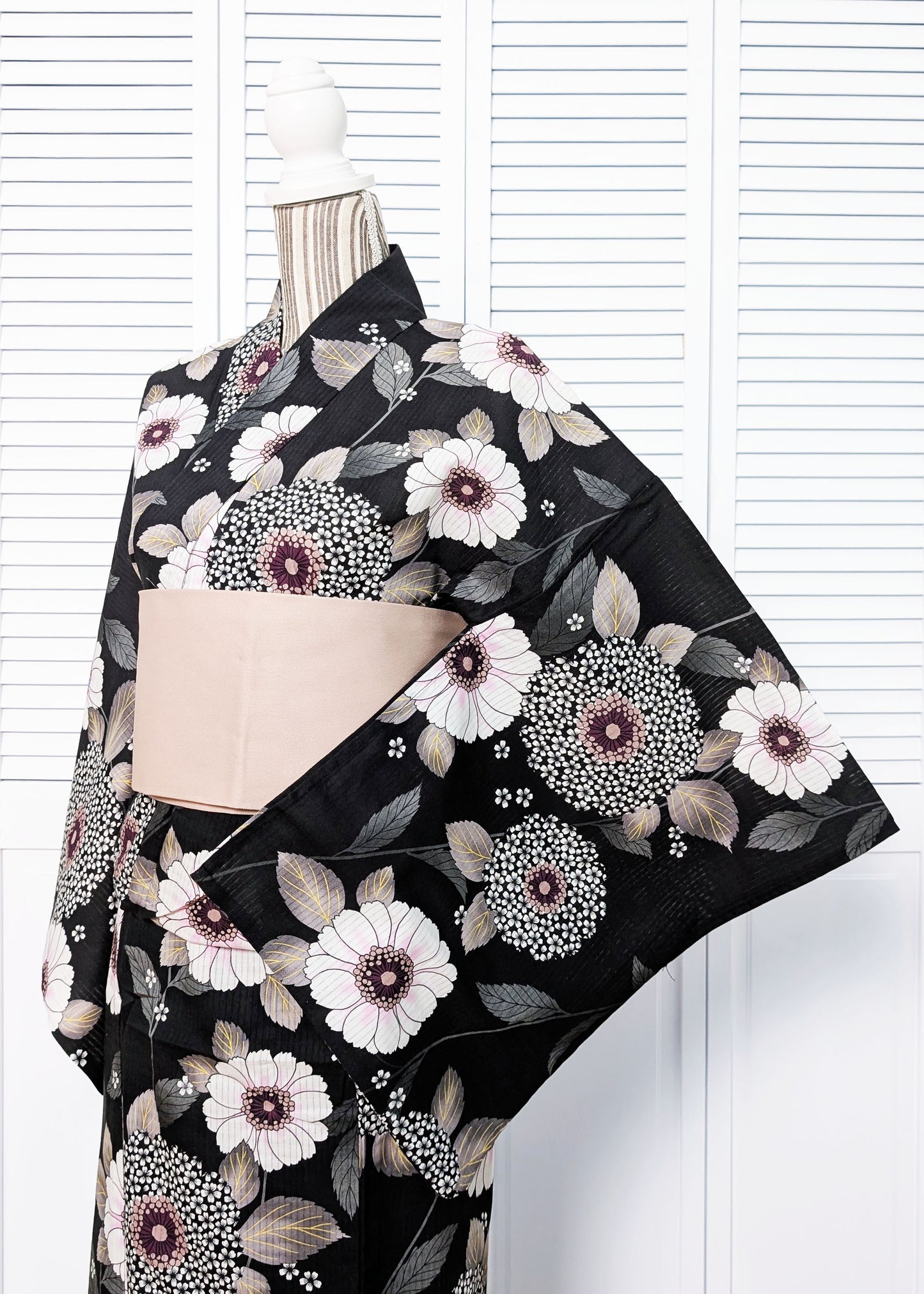 Japanese Traditional Women's Yukata Kimono - Pink Hydrangeas in Black