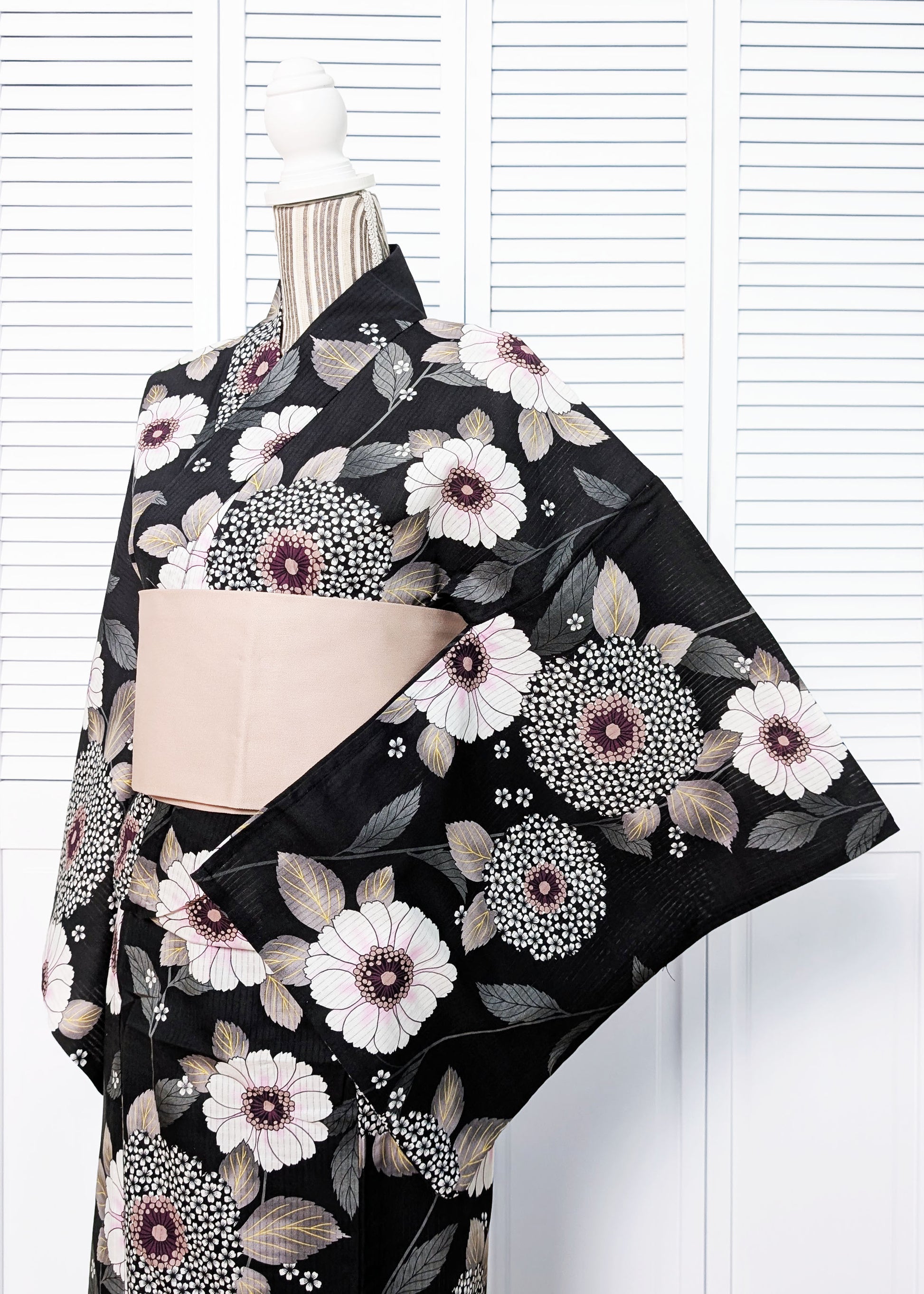 Japanese Traditional Women's Yukata Kimono - Pink Hydrangeas in Black