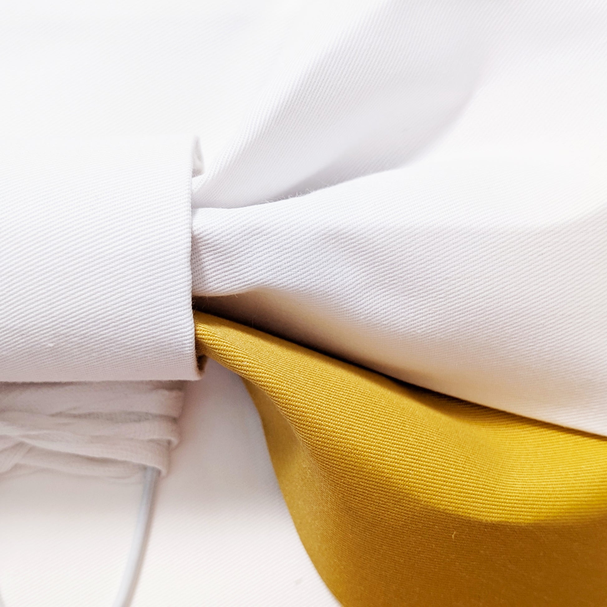 Traditional Japanese Women's Pre-Tied Obi Belt - Simple White/Gold